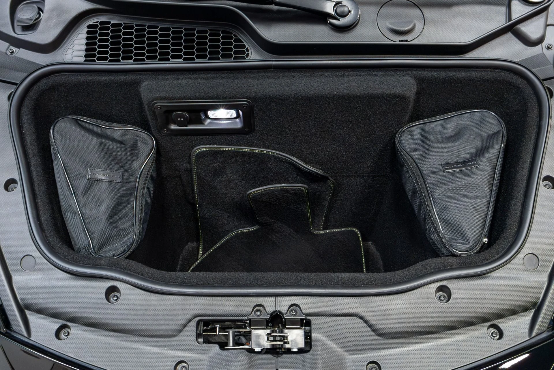 mph043_32035095_Used_2017_Lamborghini_Huracan_1775865662_9f6a7c4829