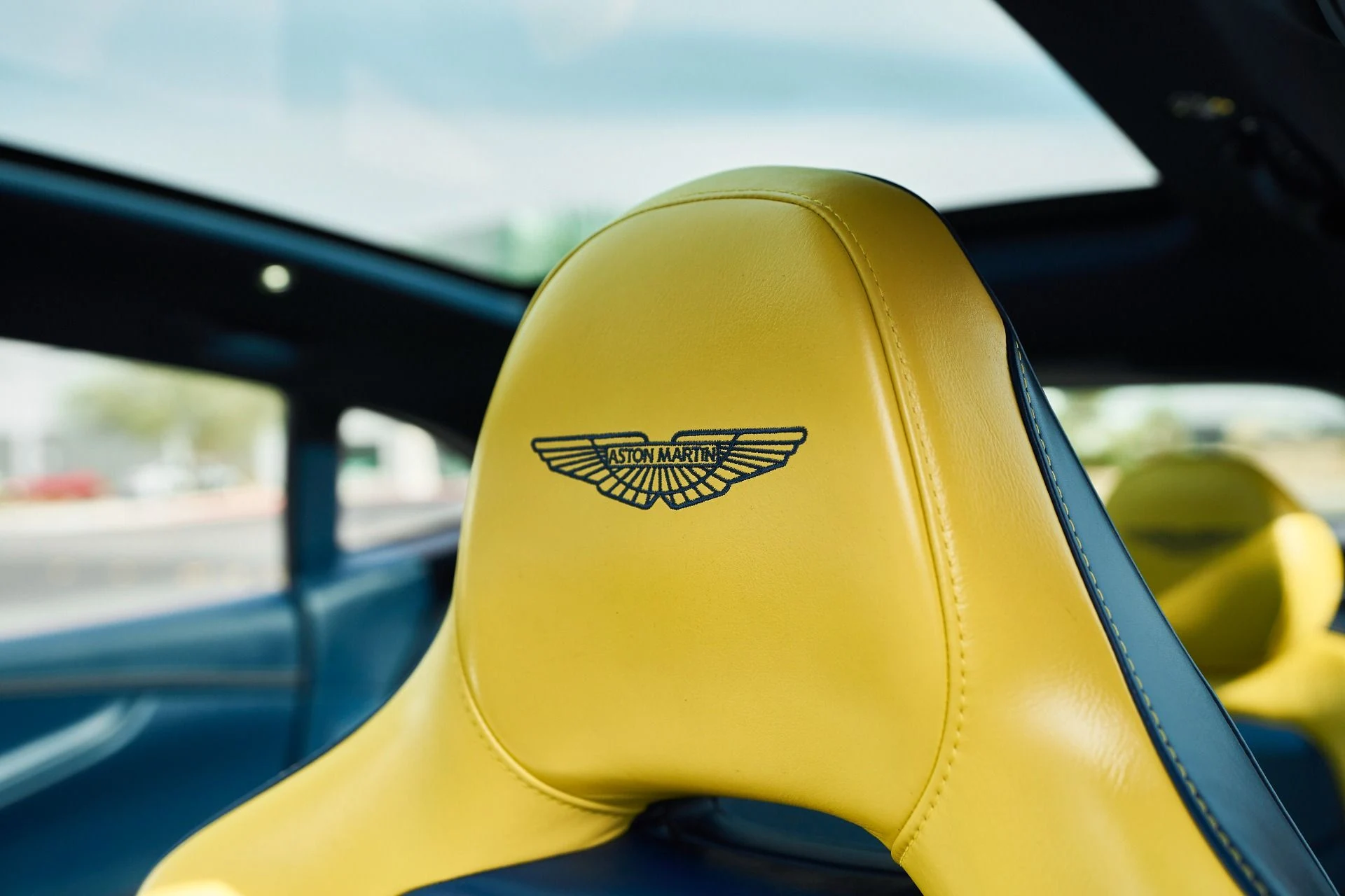 mph043_3216753312_Used_2023_Aston_Martin_DBX_707_1762900379_2ceb40df98