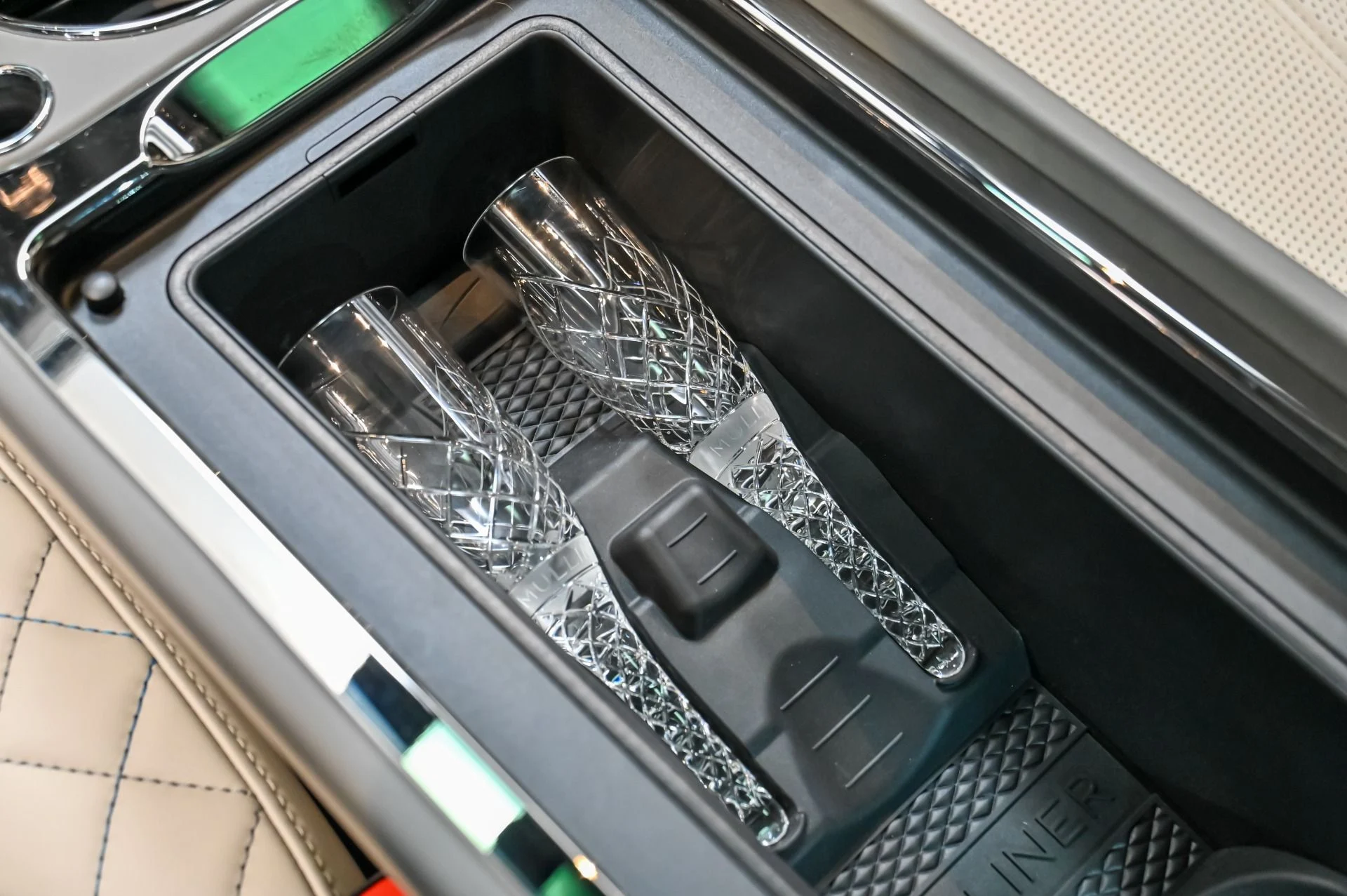 mph043_3217292736_Used_2018_Bentley_Bentayga_Mulliner_1757711699_8399a4dd24