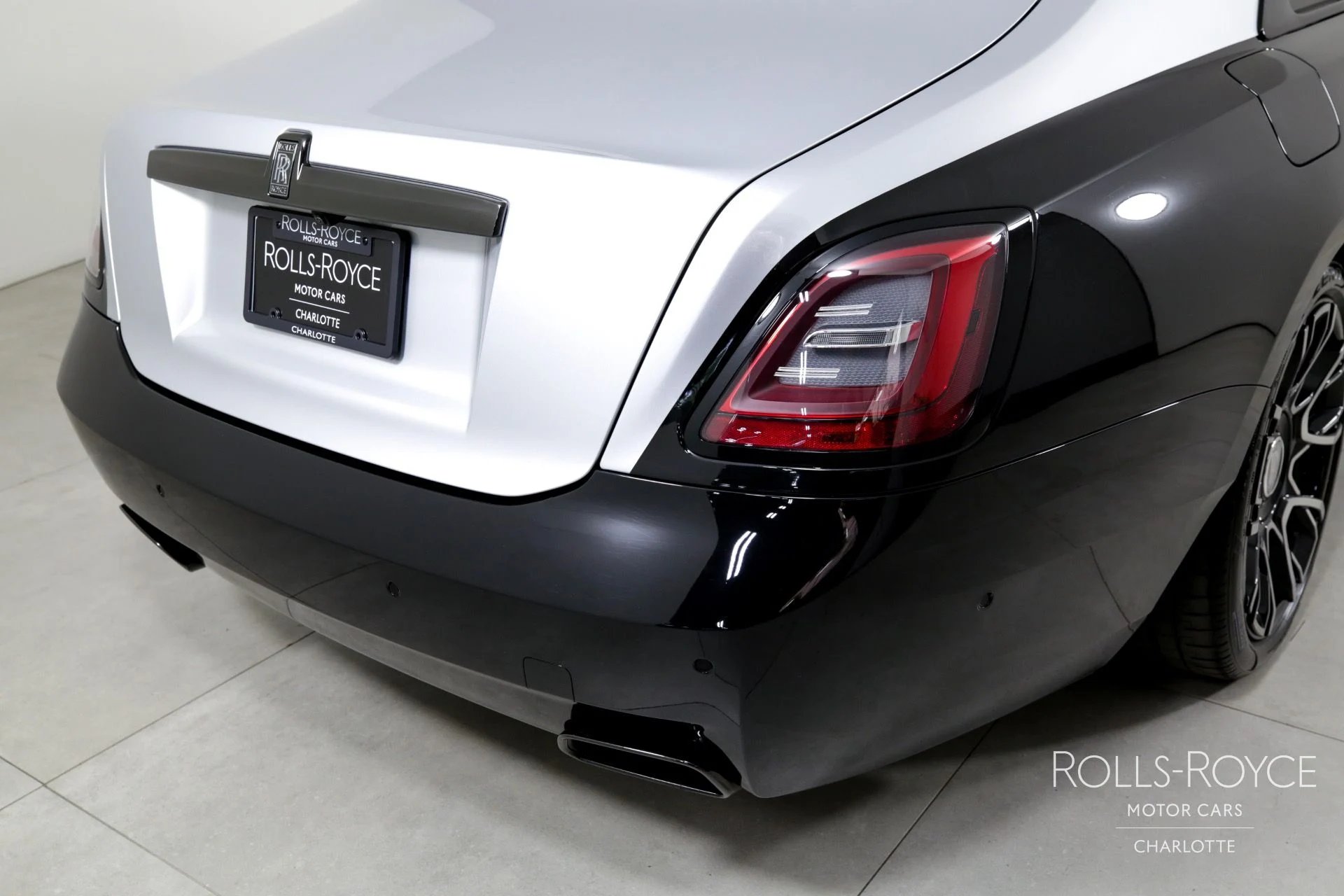 mph043_3225513462_Used_2022_Rolls_Royce_Black_Badge_Ghost_1713469379_14ebe89a12