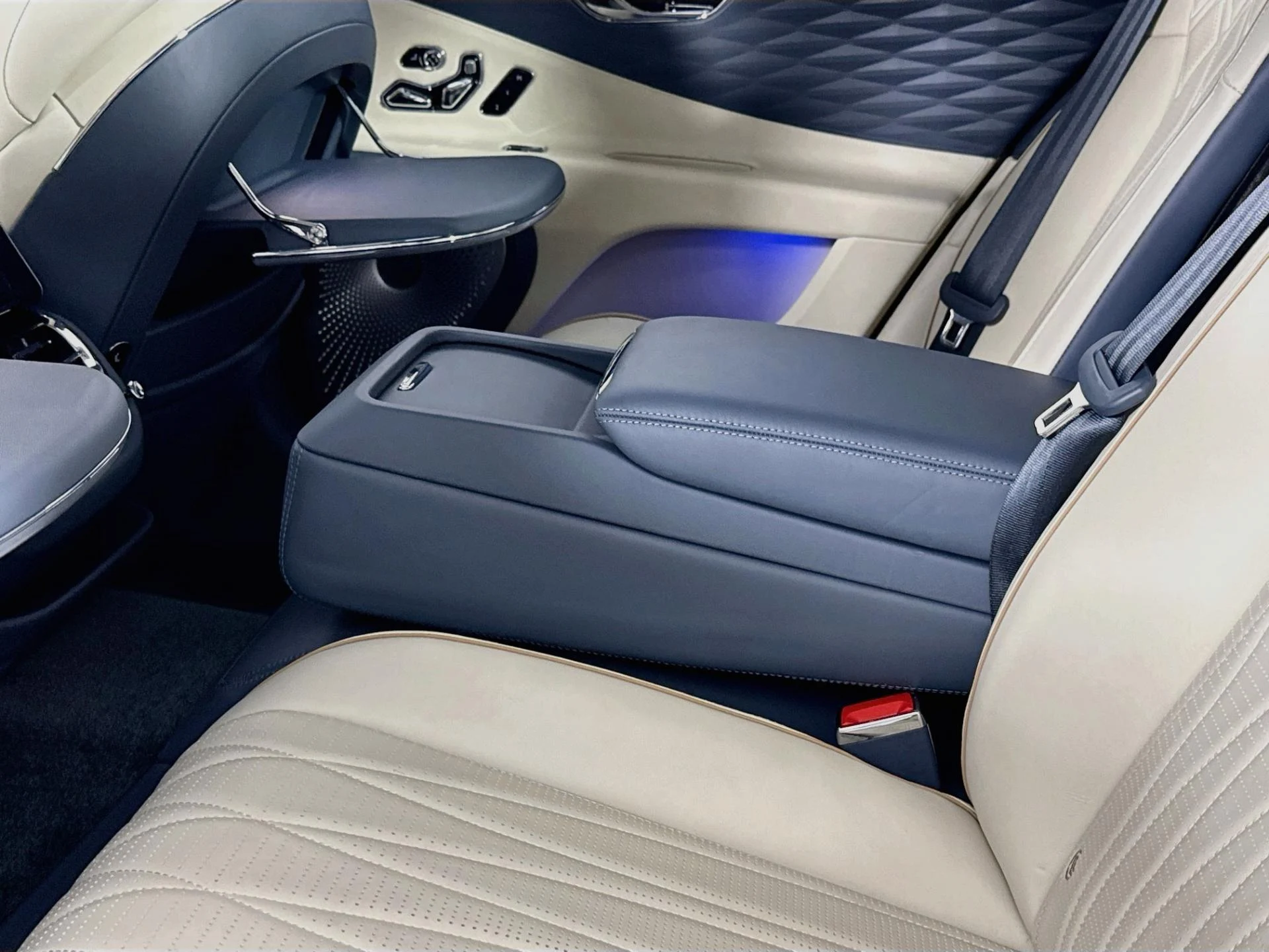 mph043_3240823648_Used_2022_Bentley_Flying_Spur_V8_1787092914_a8b4d82642