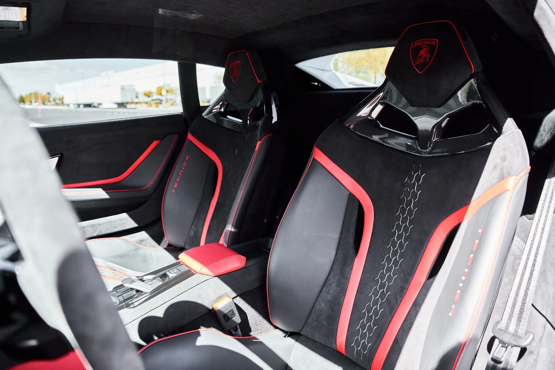 mph043_3255593520_Used_2023_Lamborghini_Huracan_1778117637_258ff2acfe