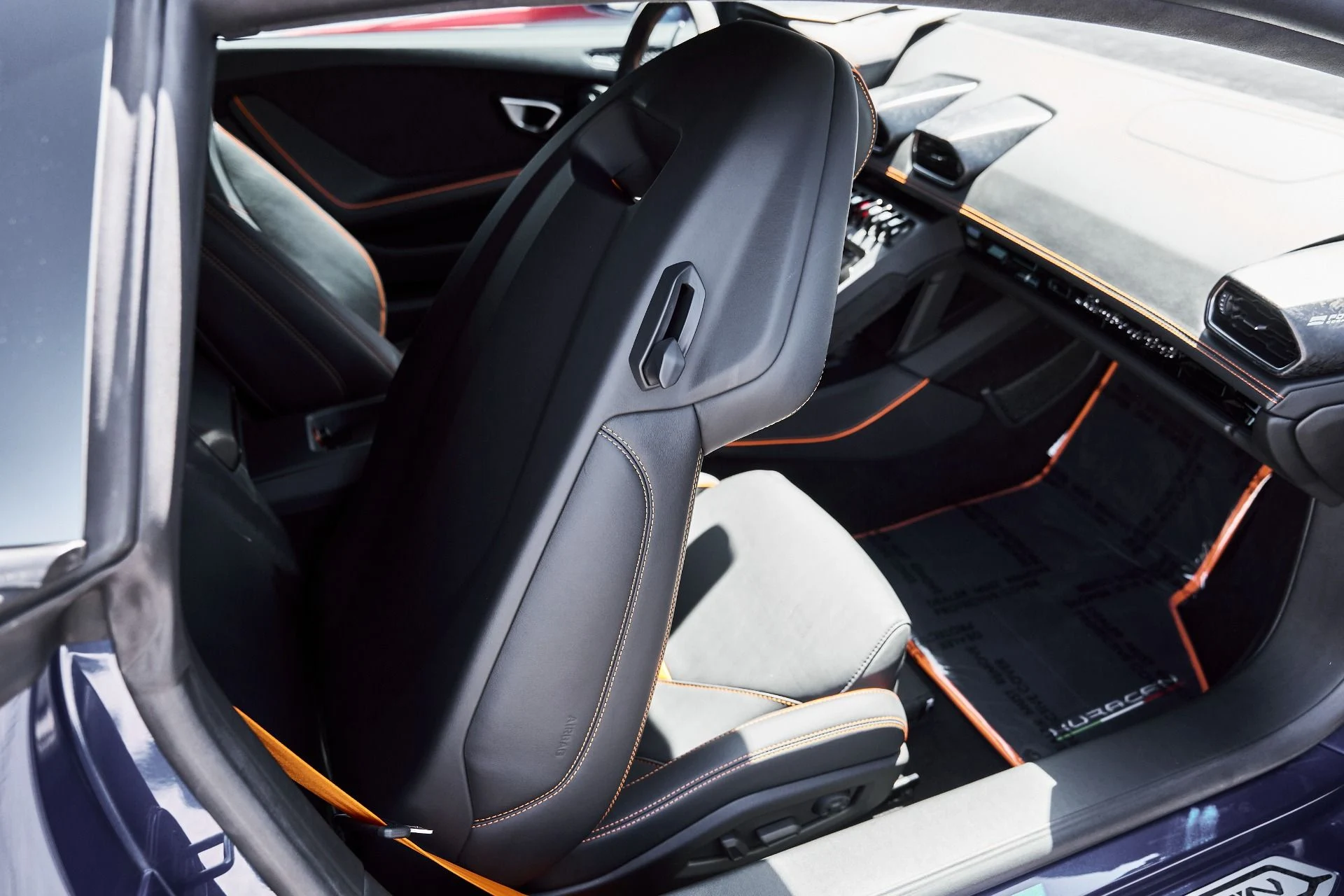 mph043_3256910200_Used_2020_Lamborghini_Huracan_EVO_Base_1777394838_044ee90bb5