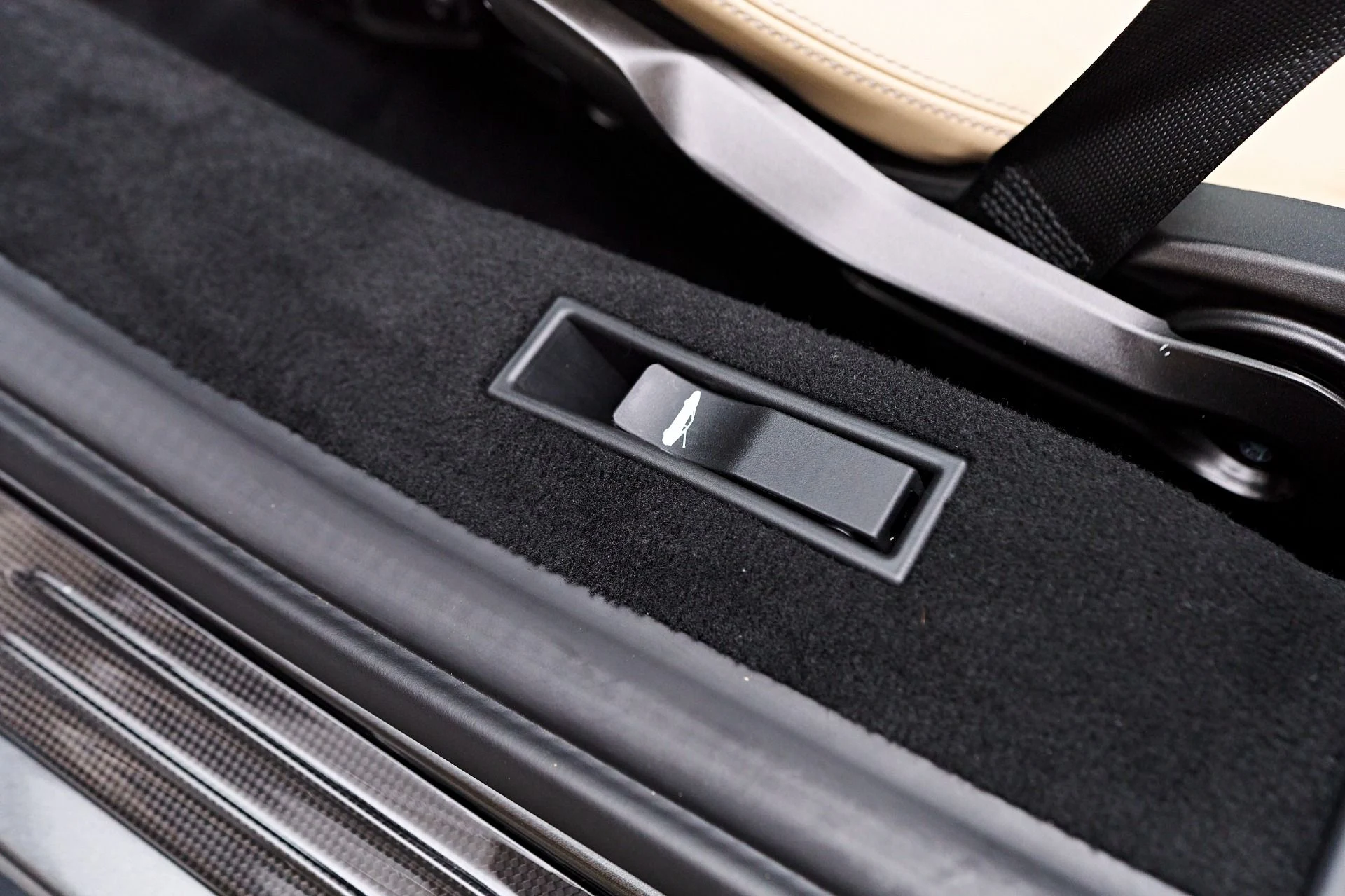 mph043_3258893416_Used_2022_Ferrari_F8_Spider_Base_1769106989_d46d0bf2b0