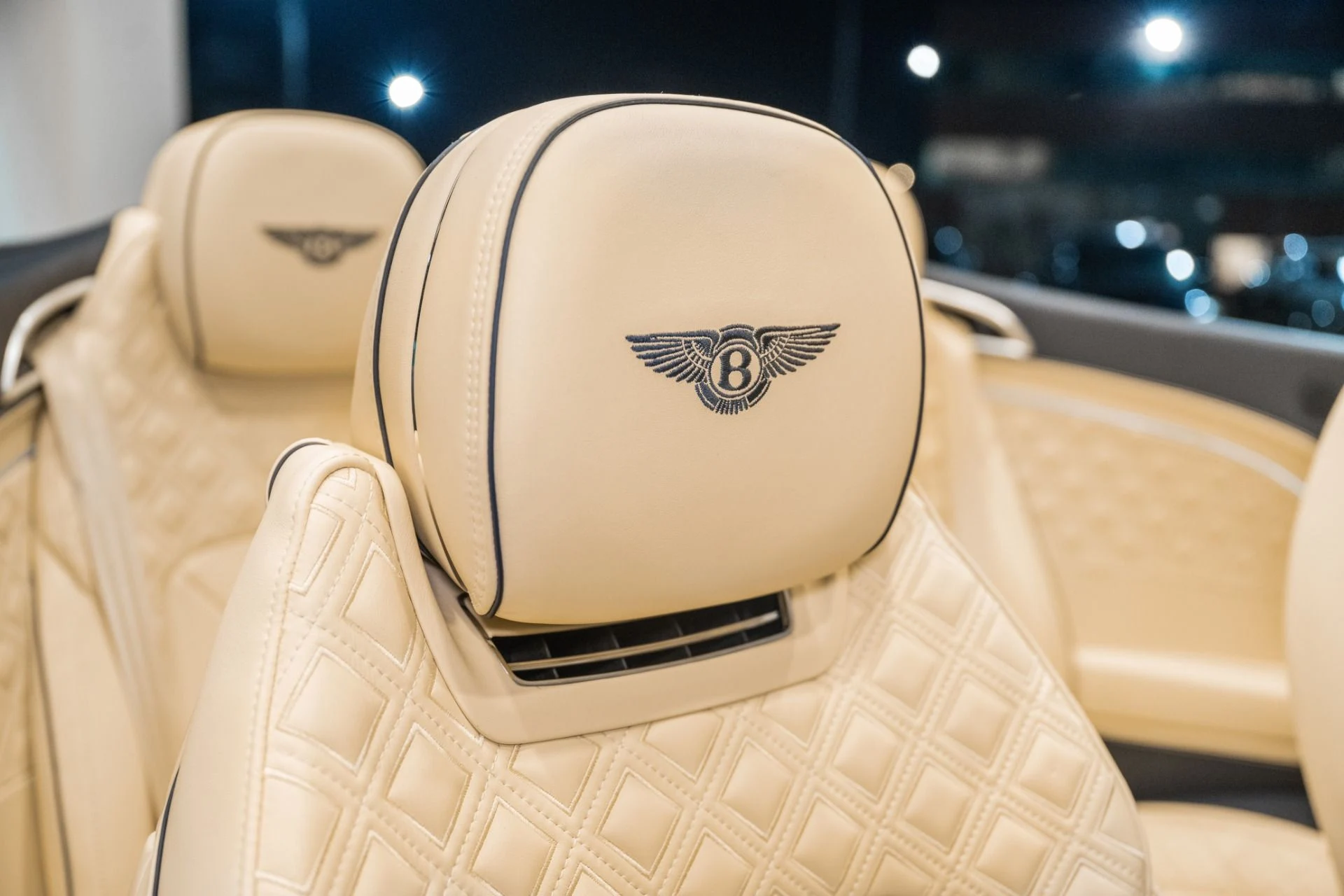 mph043_3269890531_Used_2023_Bentley_Continental_GTC_V8_1772126417_2ea90f29c7