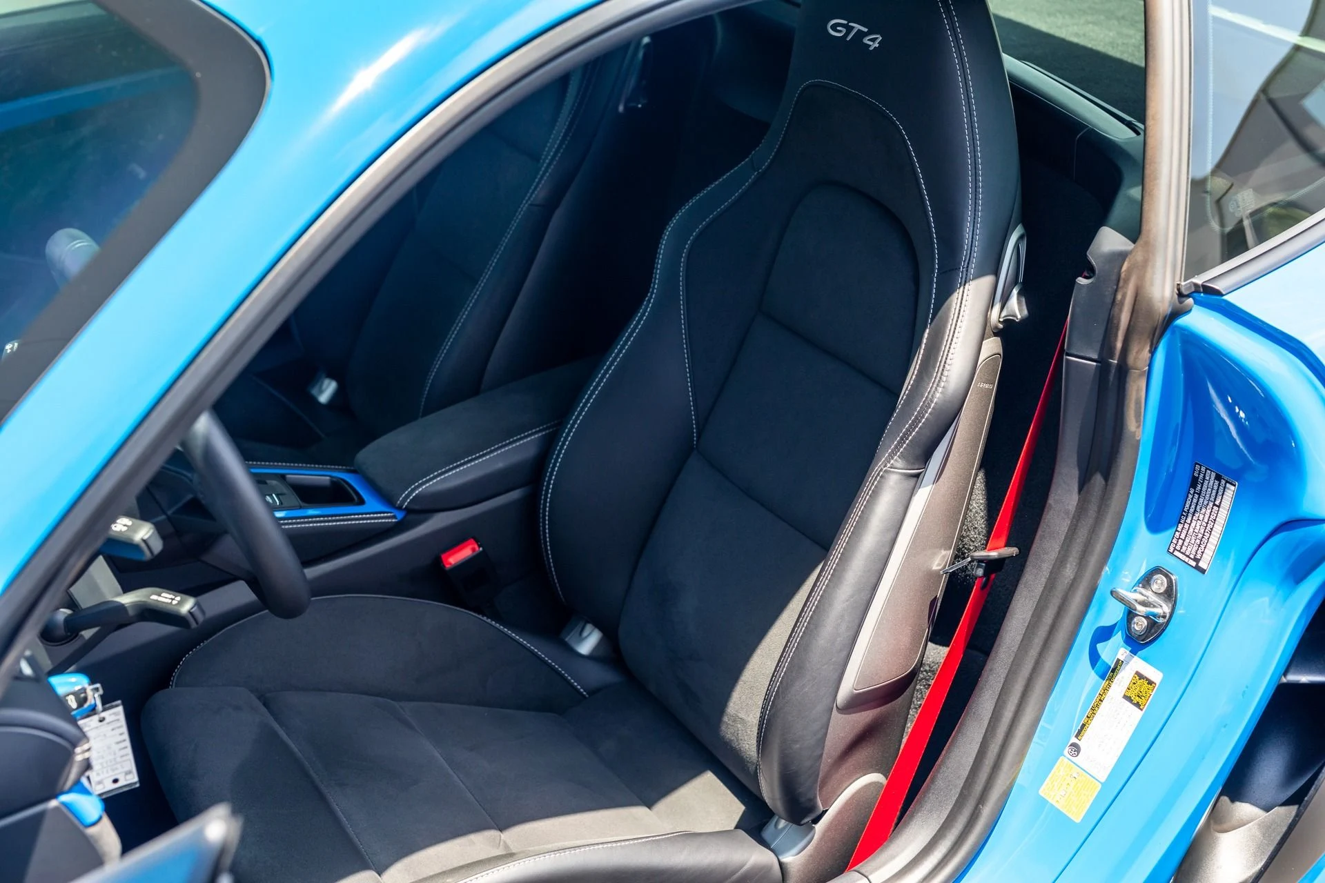 mph043_3276669783_Used_2023_Porsche_718_Cayman_GT_4_1721258218_76d9f15d3d