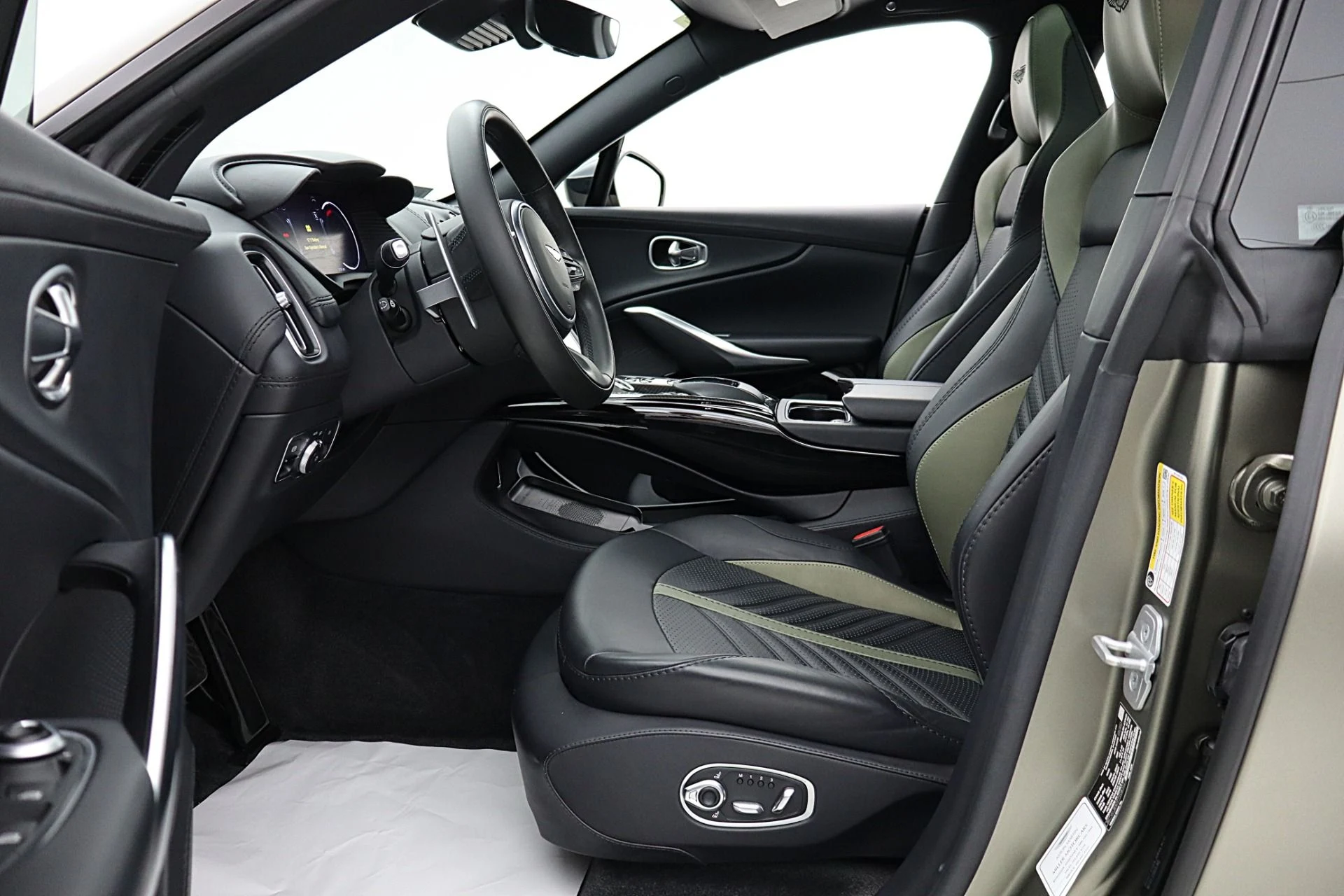 mph043_328252697_Used_2023_Aston_Martin_DBX_707_a0c04fa1b0