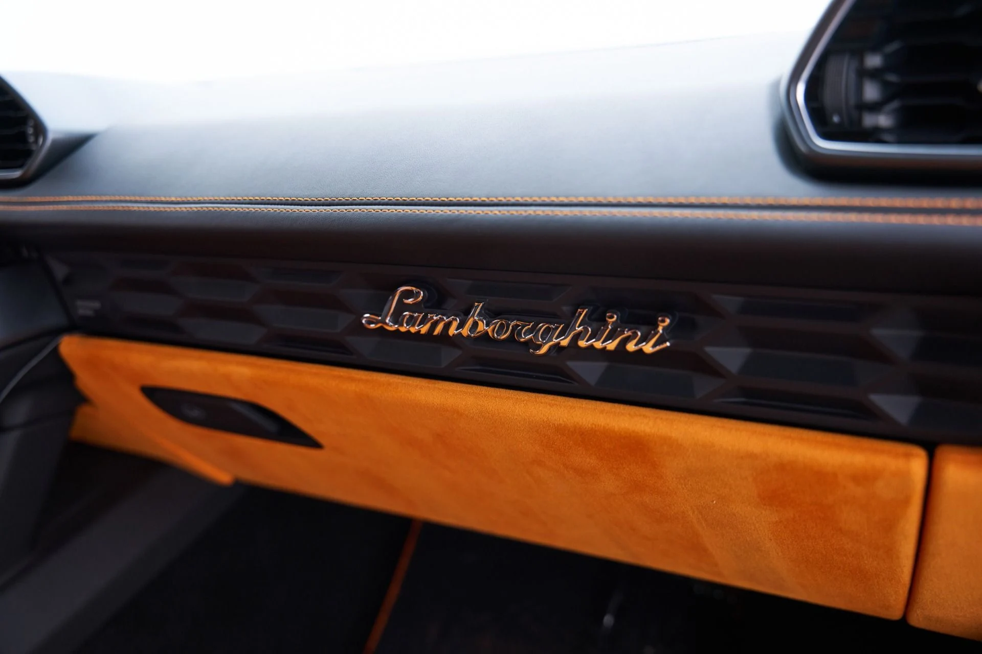 mph043_3287656362_Used_2015_Lamborghini_Huracan_LP_610_4_1792524004_92e248f986