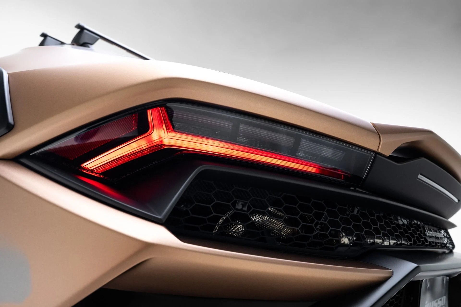 mph043_3289081744_Used_2024_Lamborghini_Huracan_Sterrato_1774458866_2517e9beda