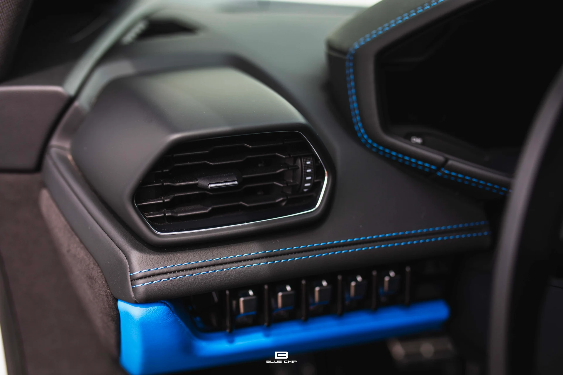 mph043_3296000153_69cefbbc0b6f5648e8e96bd5_93_A2972_133c21caa7