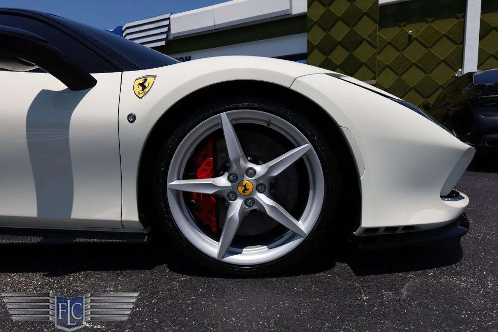 mph043_3301980203_used_2022_ferrari_f8_tributo_coupe_6305_23040328_44_1024_317e6144b4