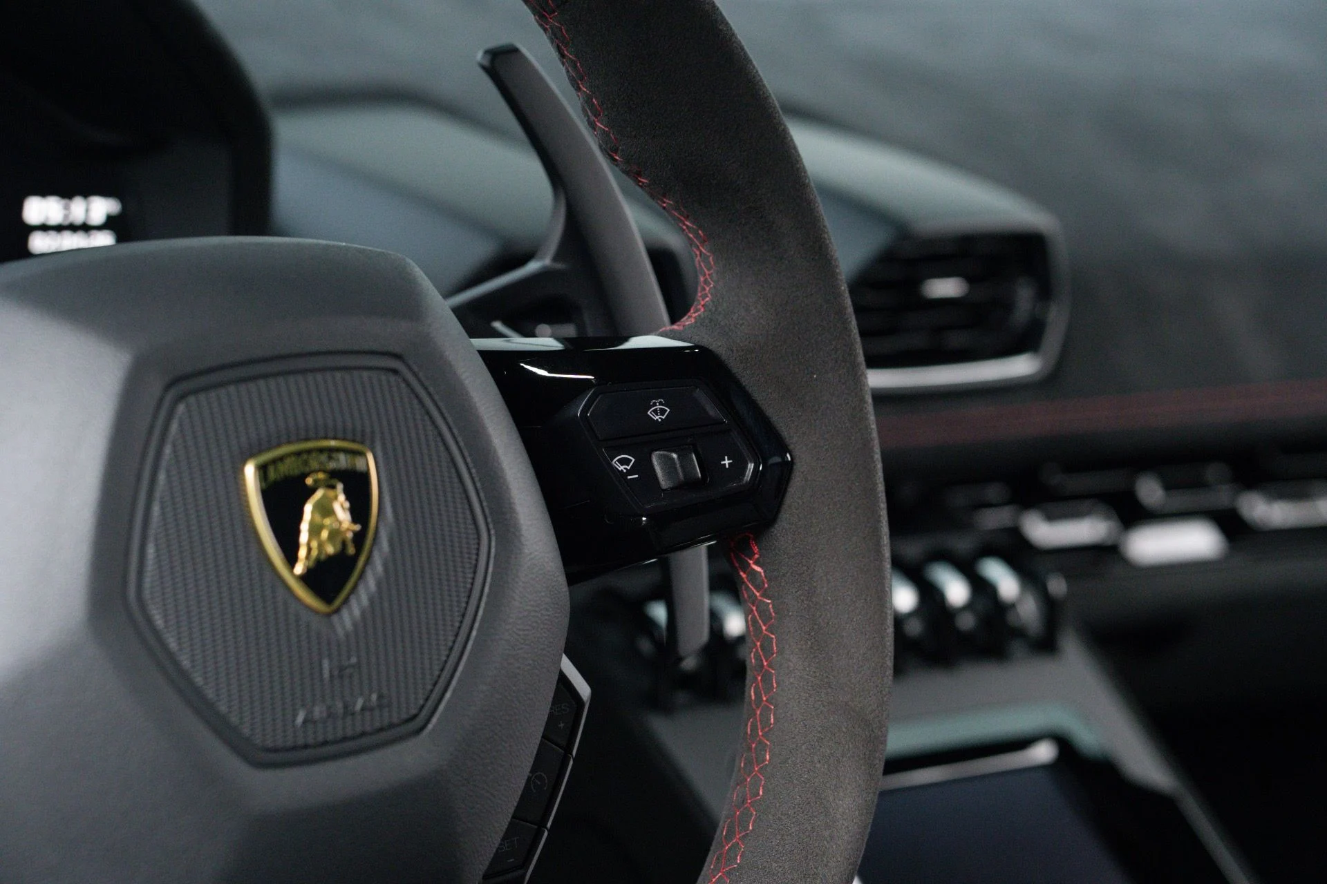 mph043_3307407196_Used_2024_Lamborghini_Huracan_Sterrato_1775279109_309929a6a1