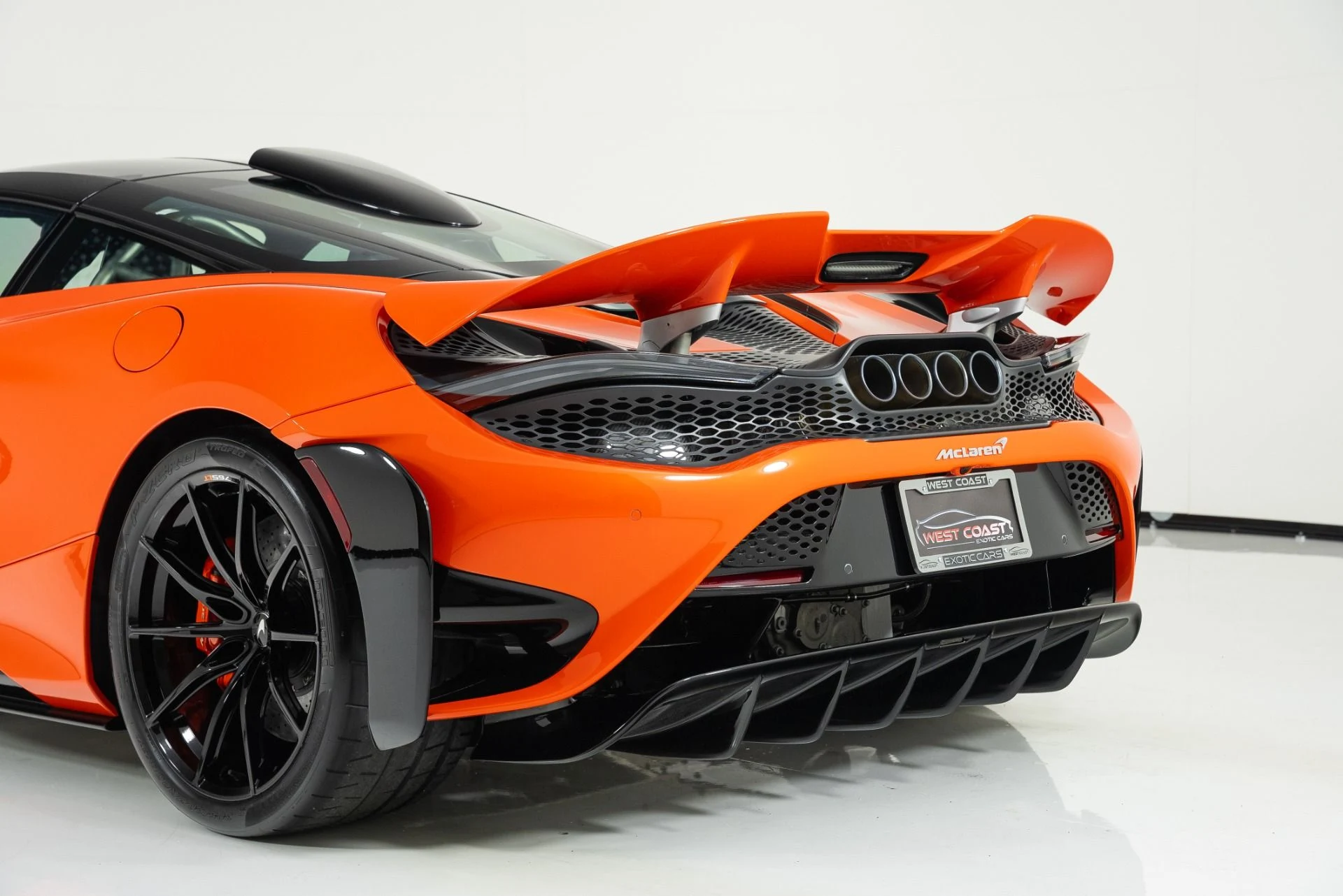 mph043_3316334771_Used_2021_Mc_Laren_765_LT_1746474152_6278623460