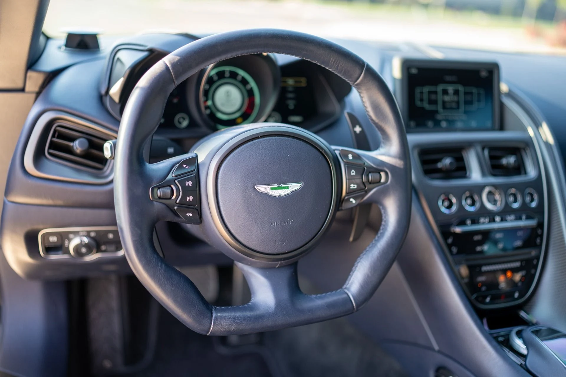 mph043_3324795535_Used_2020_Aston_Martin_DBS_Superleggera_1782927184_33489bfc52