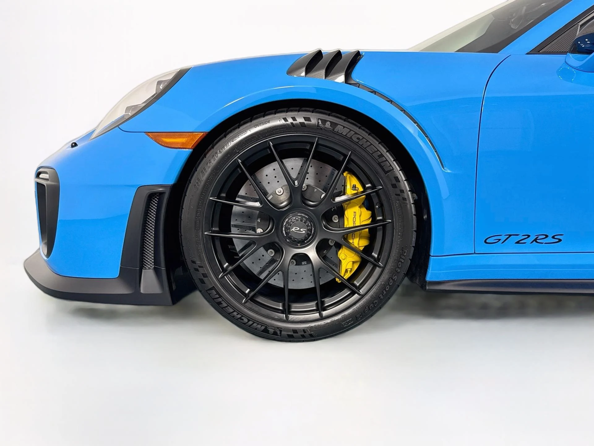 mph043_3330866220_Used_2019_Porsche_911_GT_2_RS_1785958210_96e0b9151f