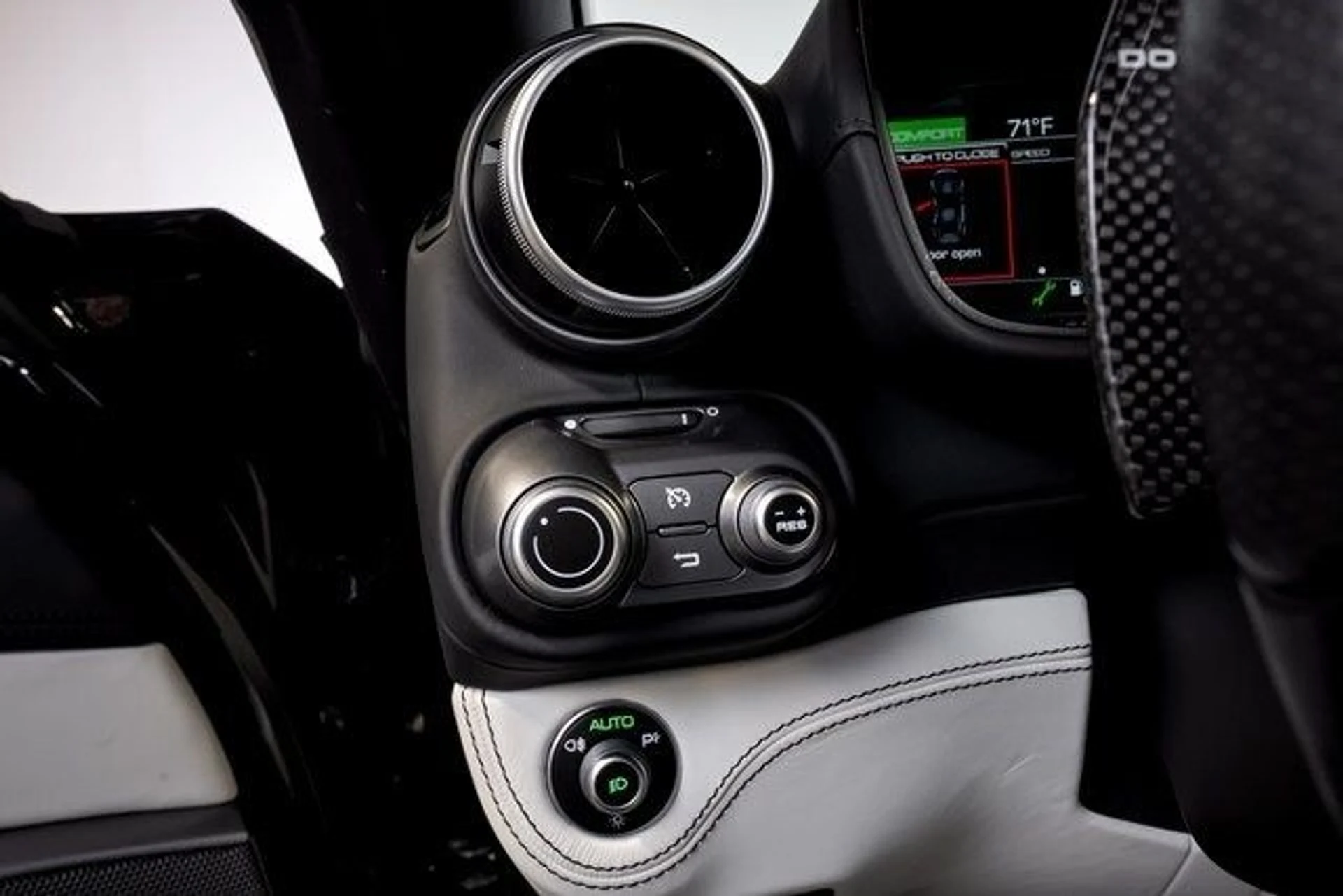 mph043_3338185844_06b75be82bd6e12518b661df5daf13aex_0854f89f74