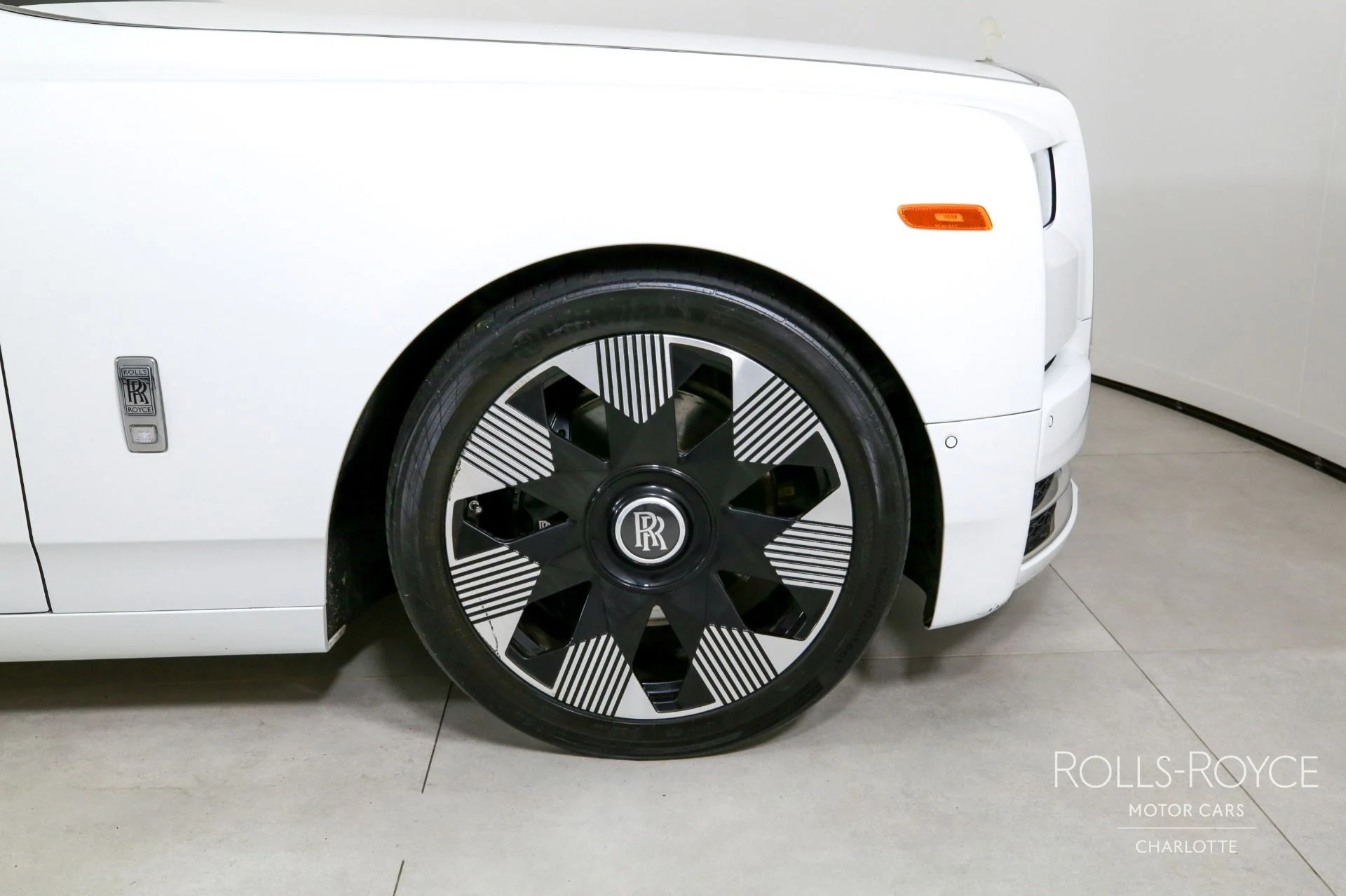 mph043_3340886890_Used_2024_Rolls_Royce_Phantom_1767116656_026827382c