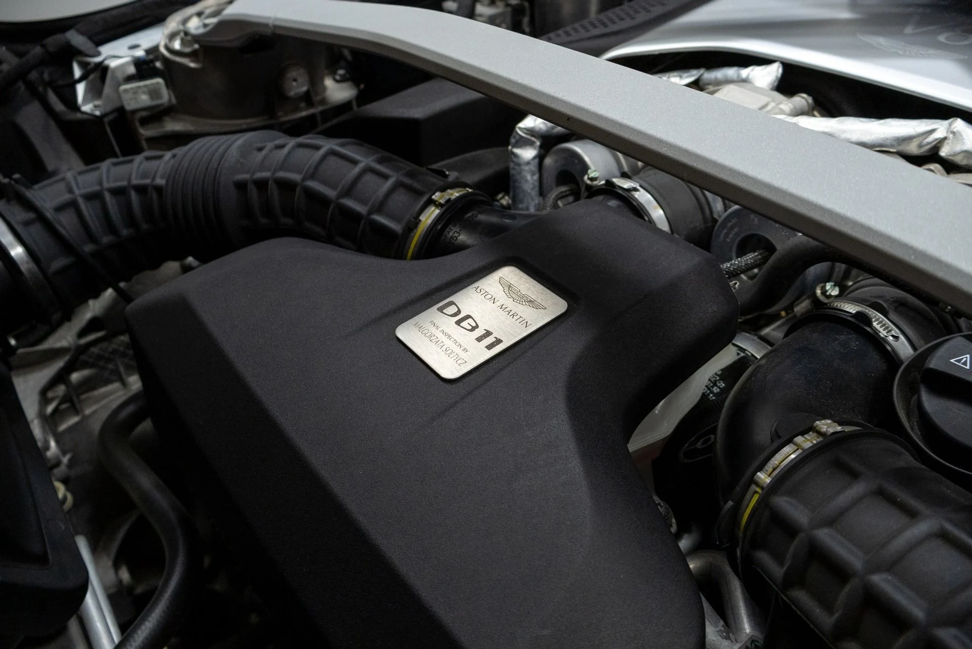 mph043_3346318133_Used_2018_Aston_Martin_DB_11_1761056860_388460277e