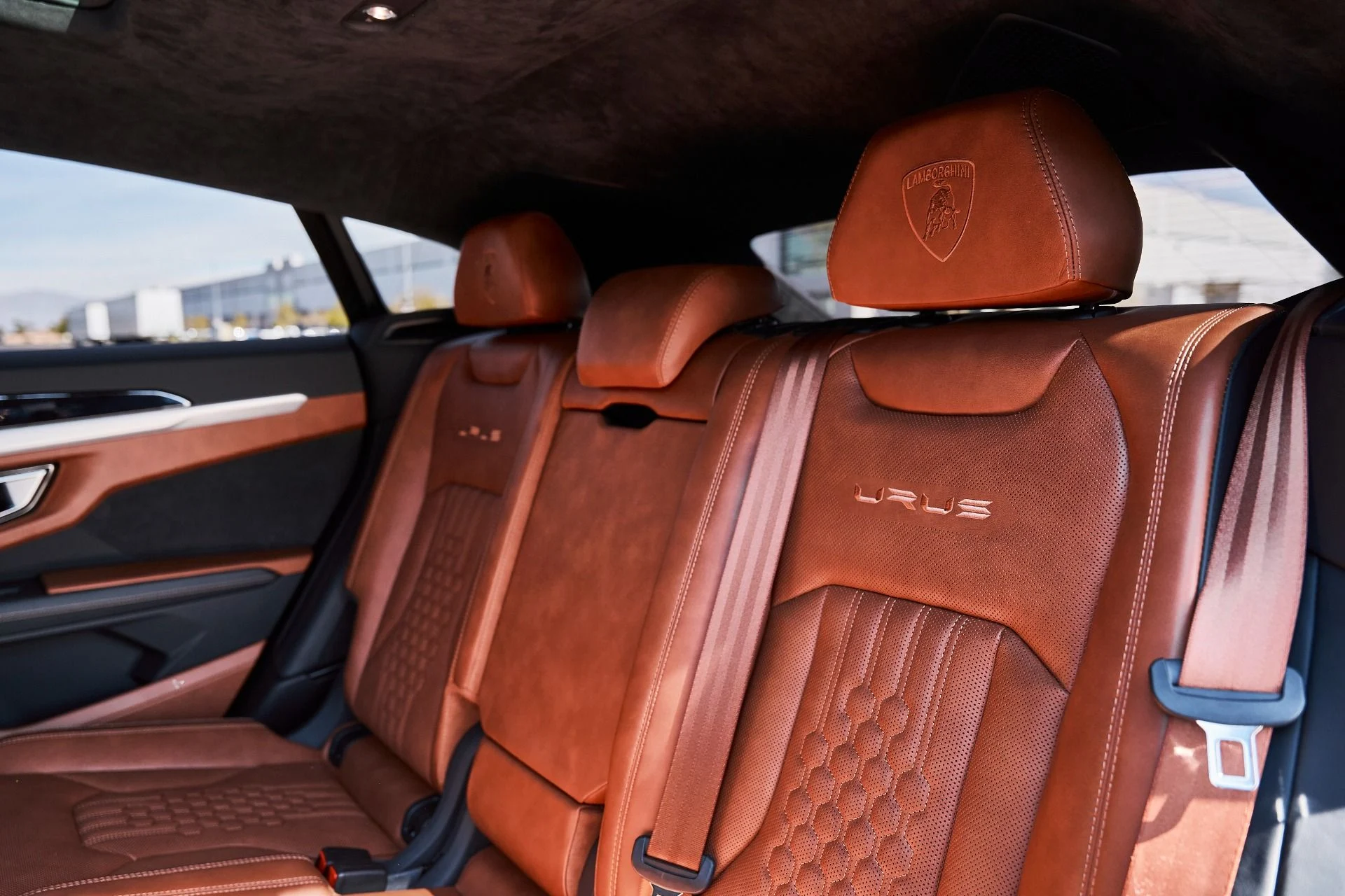 mph043_3351686840_Used_2023_Lamborghini_Urus_S_1771891309_cd271a8bd3