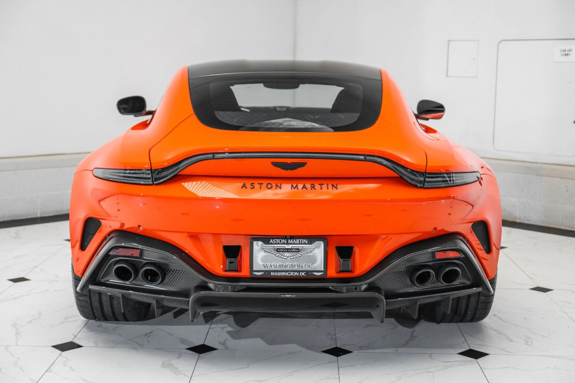 mph043_3356797697_Used_2025_Aston_Martin_Vantage_1754335114_5dce13602c