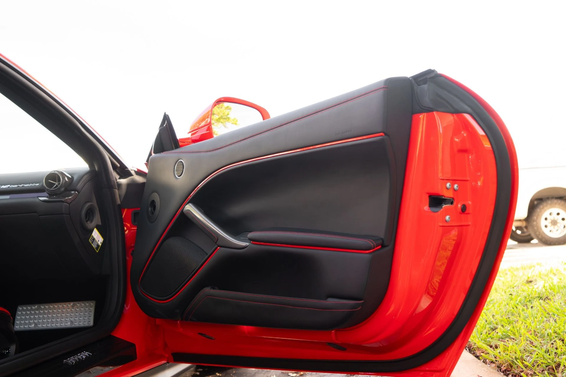 mph043_3359355703_Used_2017_Ferrari_F12berlinetta_1761715050_51c5c8a9ee