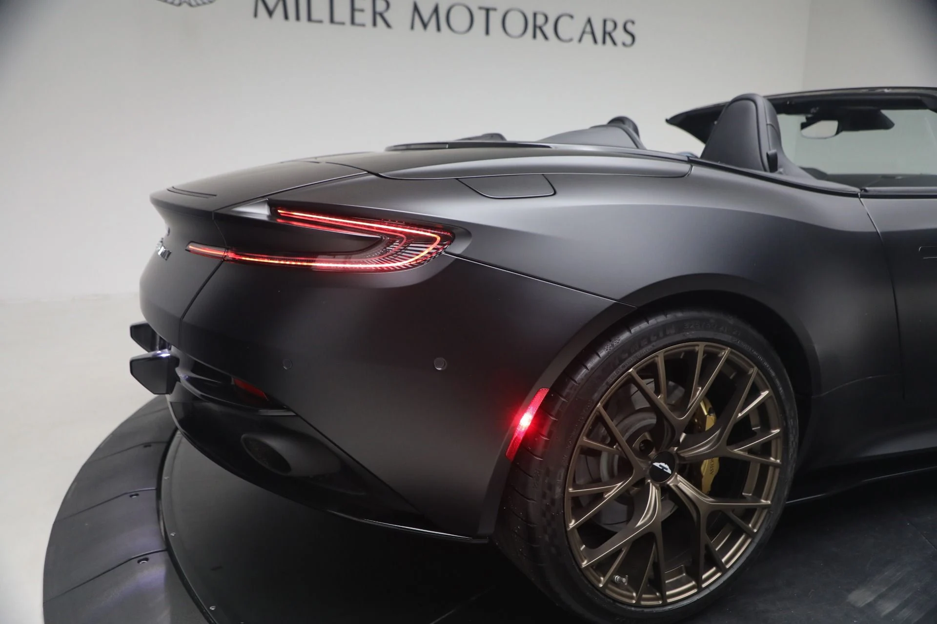 mph043_3375081469_Used_2024_Aston_Martin_DB_12_Volante_1778012465_5759938459