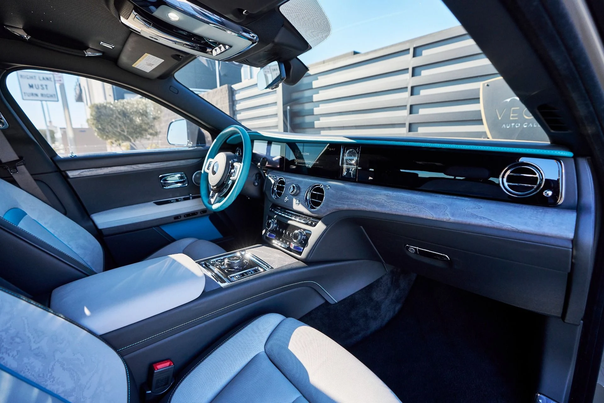 mph043_337547325_Used_2025_Rolls_Royce_Ghost_Base_1765592221_343ad139c4