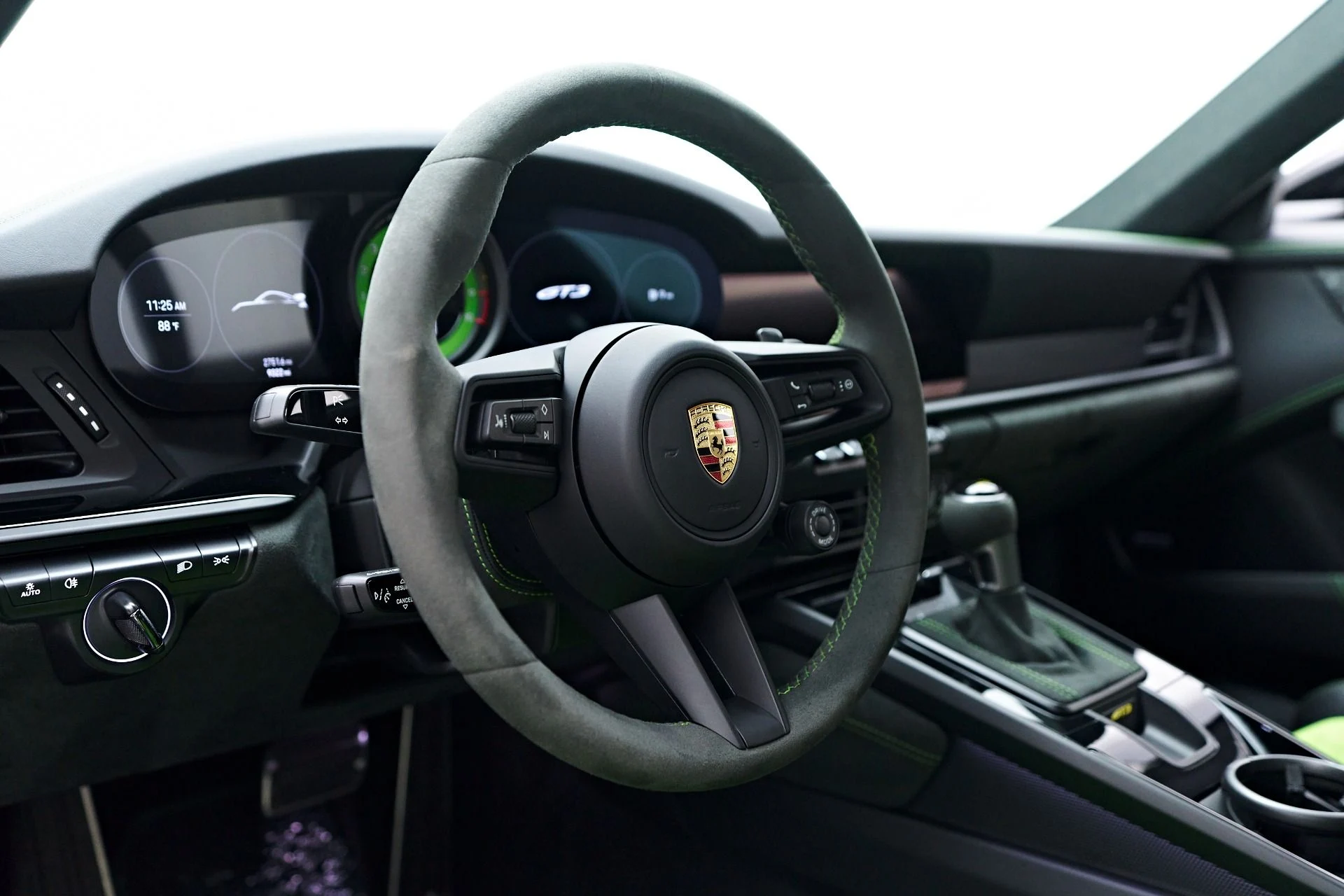mph043_3386229527_Used_2022_Porsche_911_GT_3_1755812633_df97333212