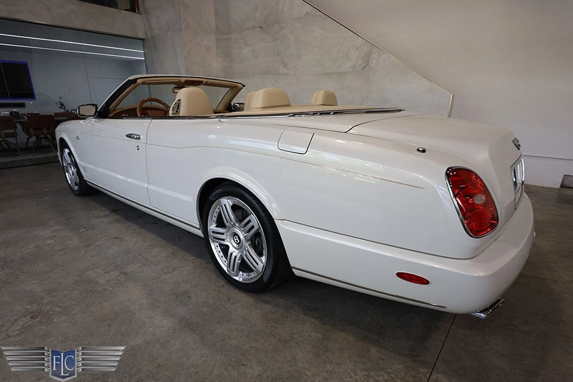 mph043_3401025686_used_2010_bentley_azure_tconvertible_9689_22574902_44_1024_5aafb17b78