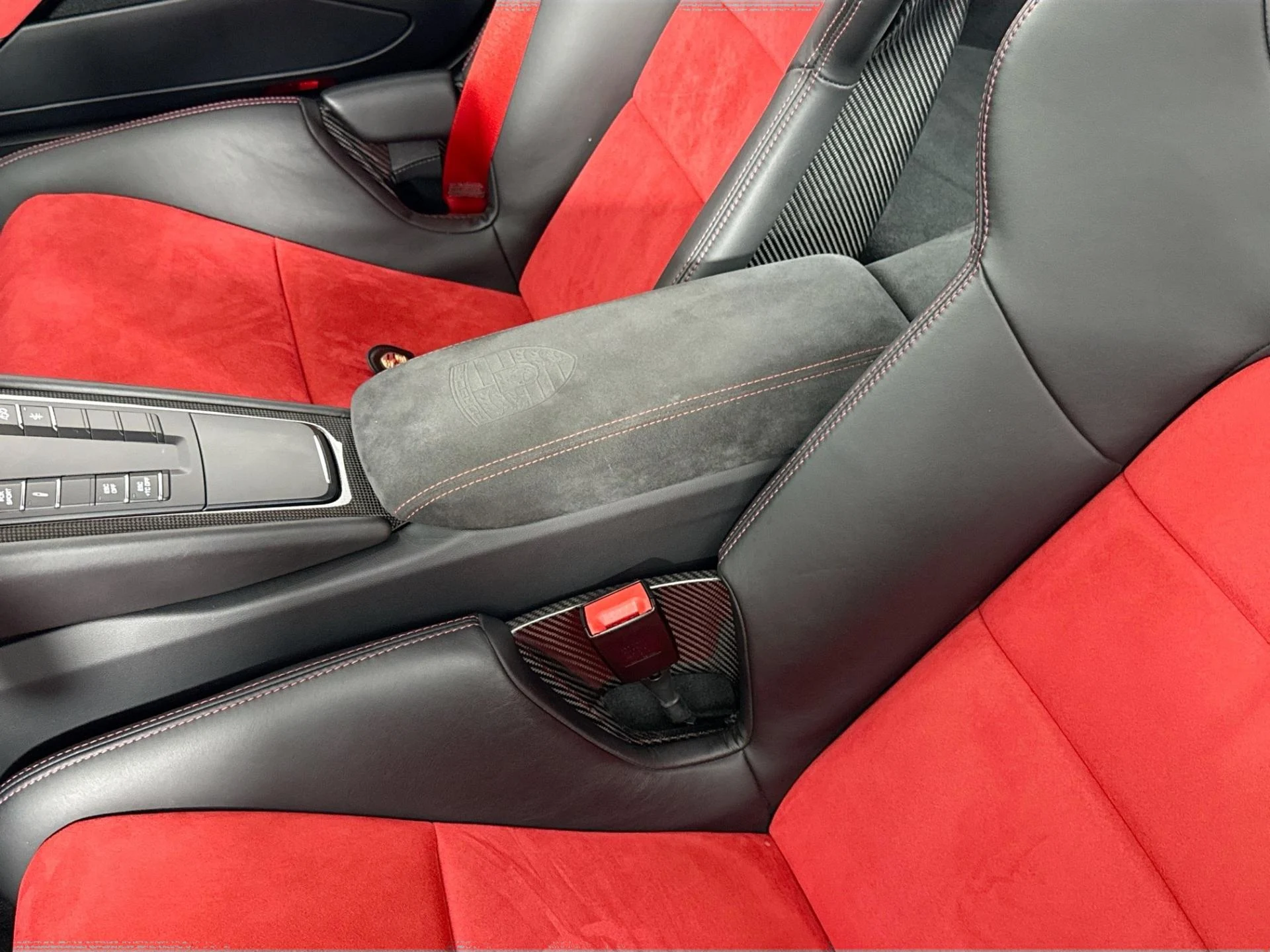 mph043_3402138983_Used_2018_Porsche_911_GT_2_RS_1784762992_2279733967