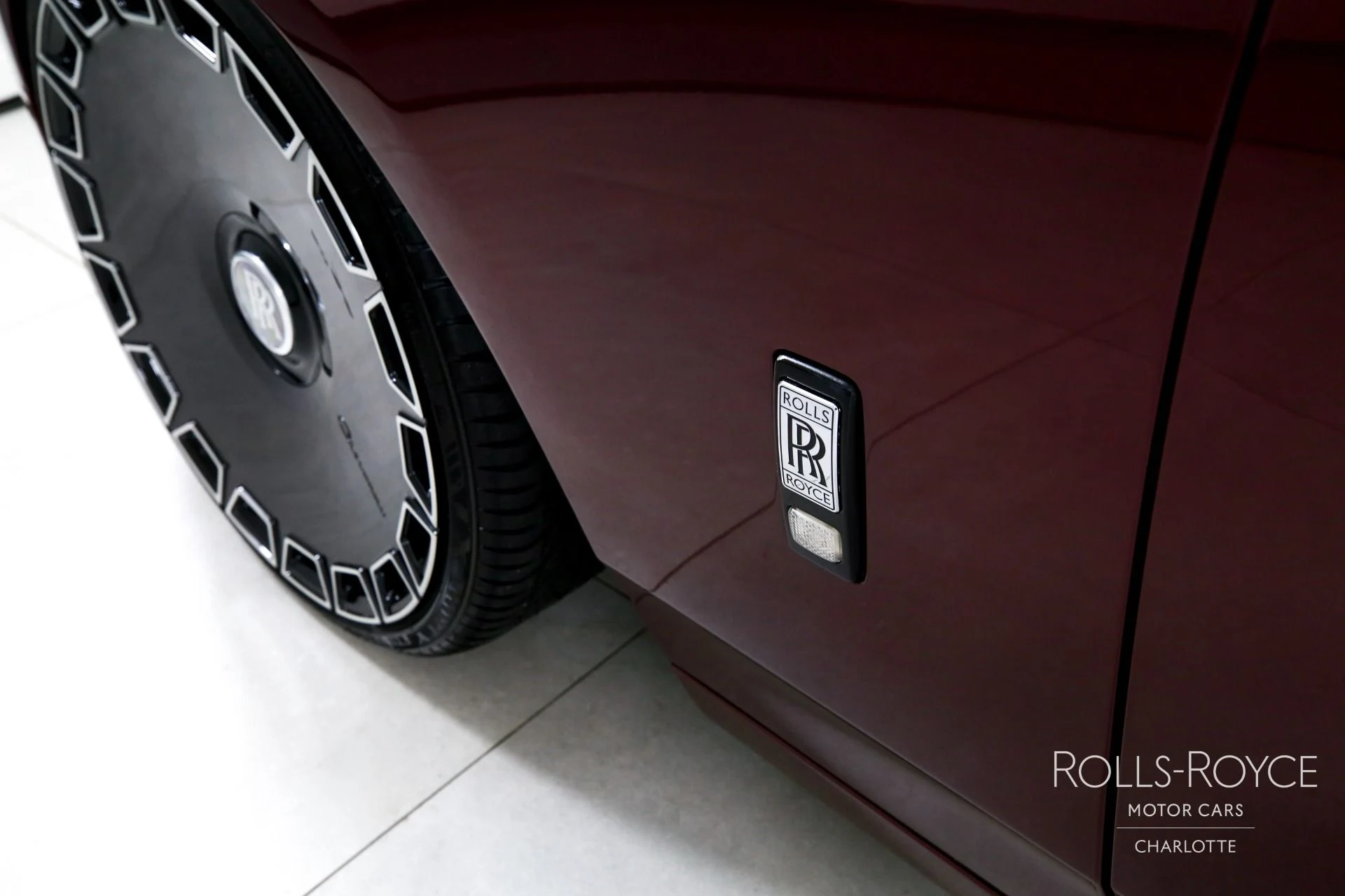 mph043_3409237630_Used_2019_Rolls_Royce_Phantom_1786657076_556a8cf5fd
