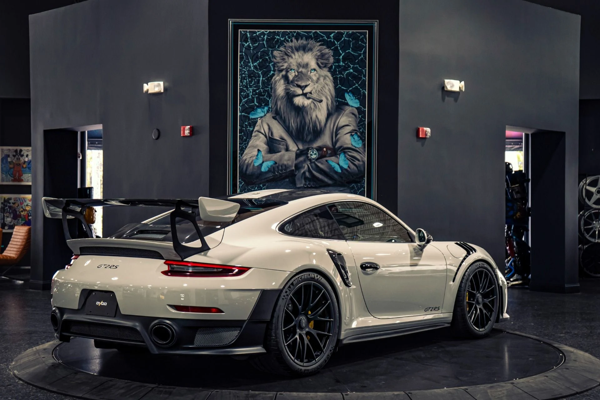 mph043_3420734827_Used_2018_Porsche_911_GT_2_RS_1774897030_ddd8e552bb
