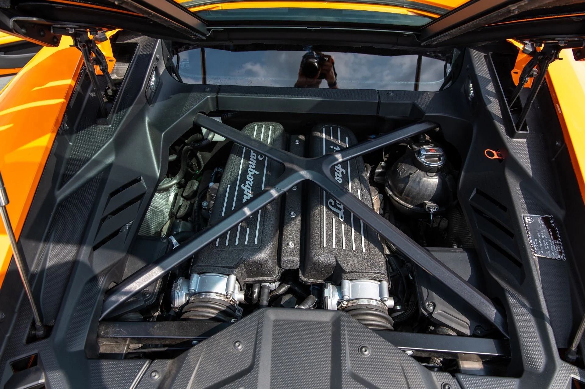 mph043_3431958699_Used_2021_Lamborghini_Huracan_EVO_1753824342_7047327fb3