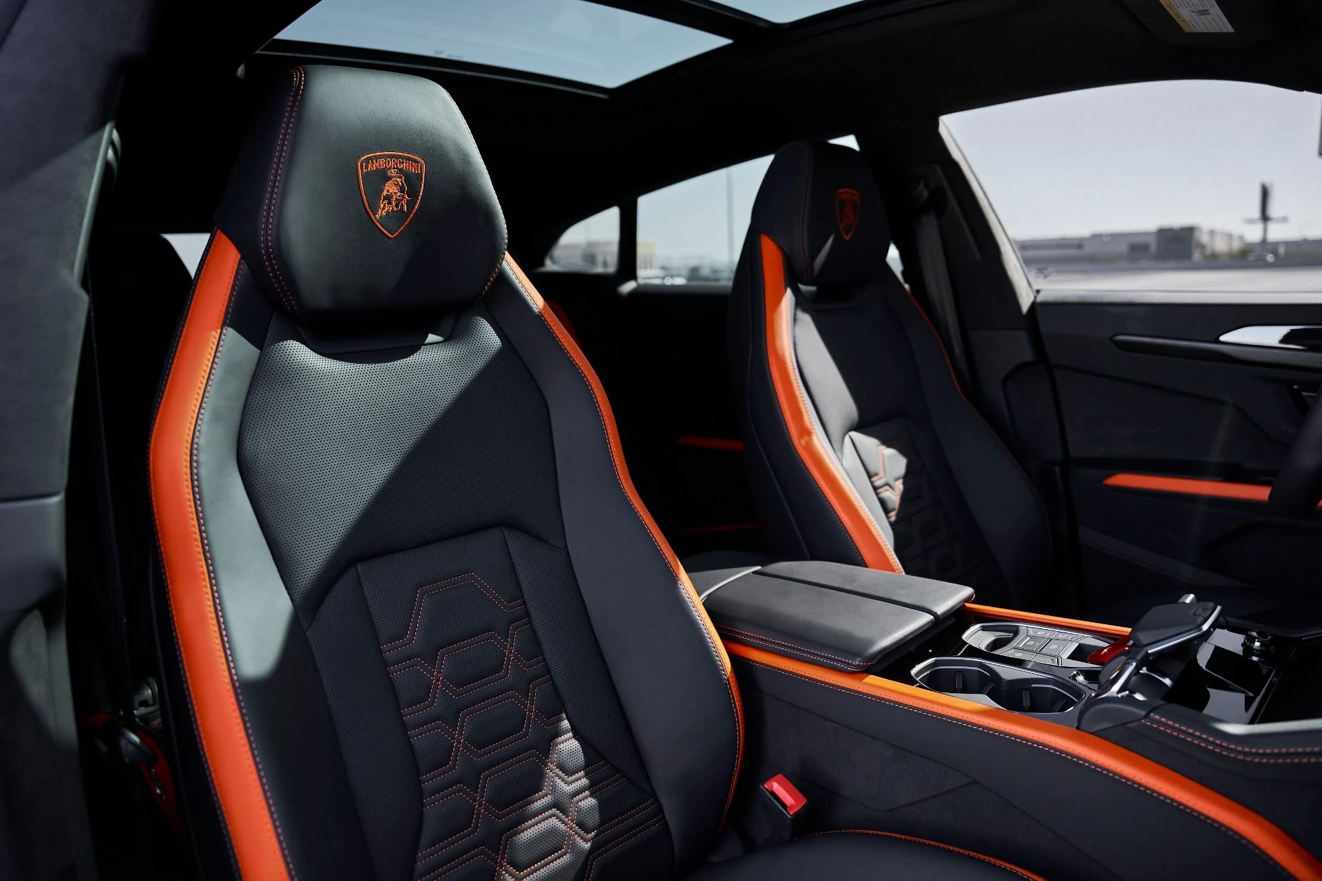 mph043_3432469867_Used_2025_Lamborghini_Urus_SE_1770086485_2cca719953