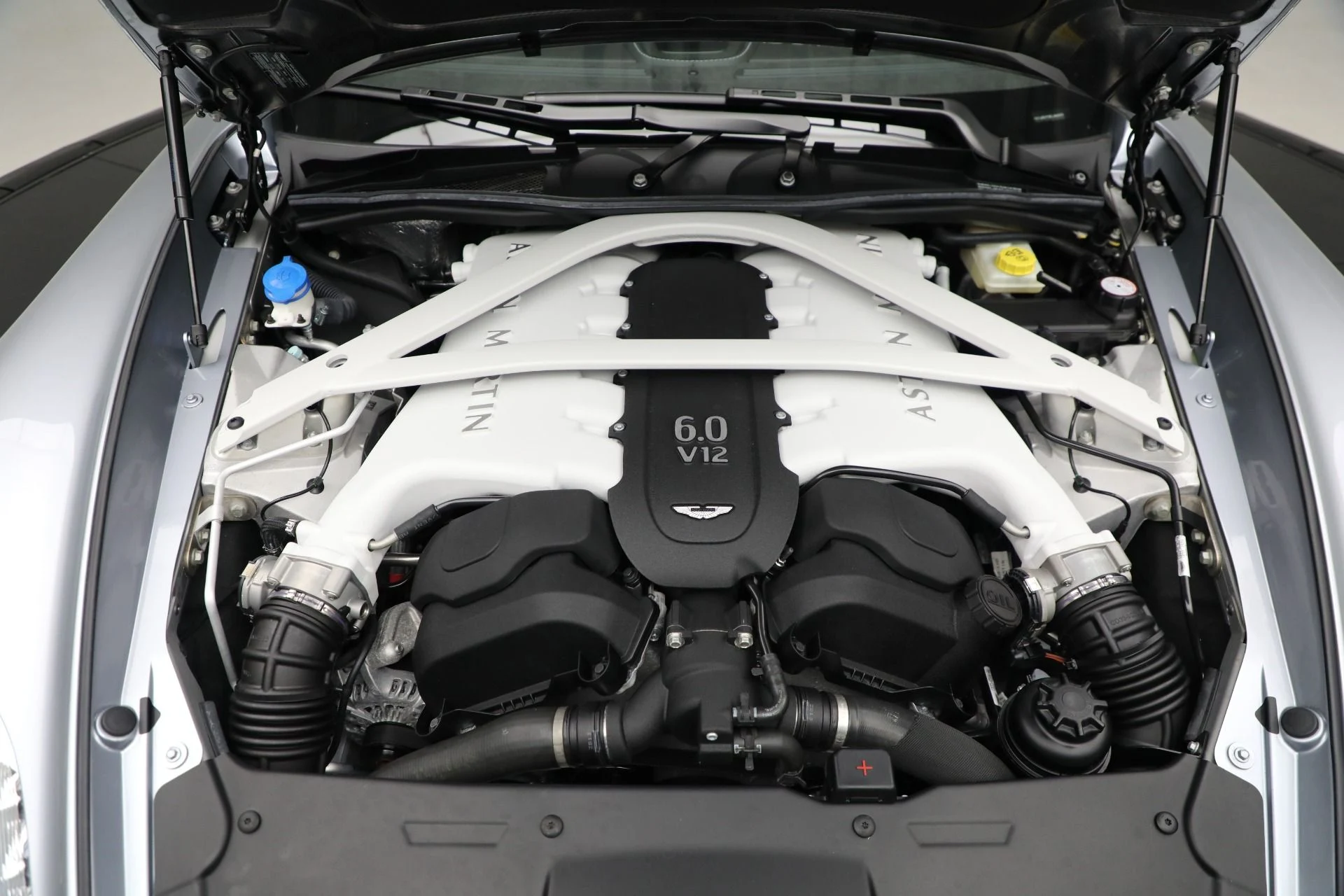 mph043_3435091593_Used_2014_Aston_Martin_Vanquish_5ef20242c7