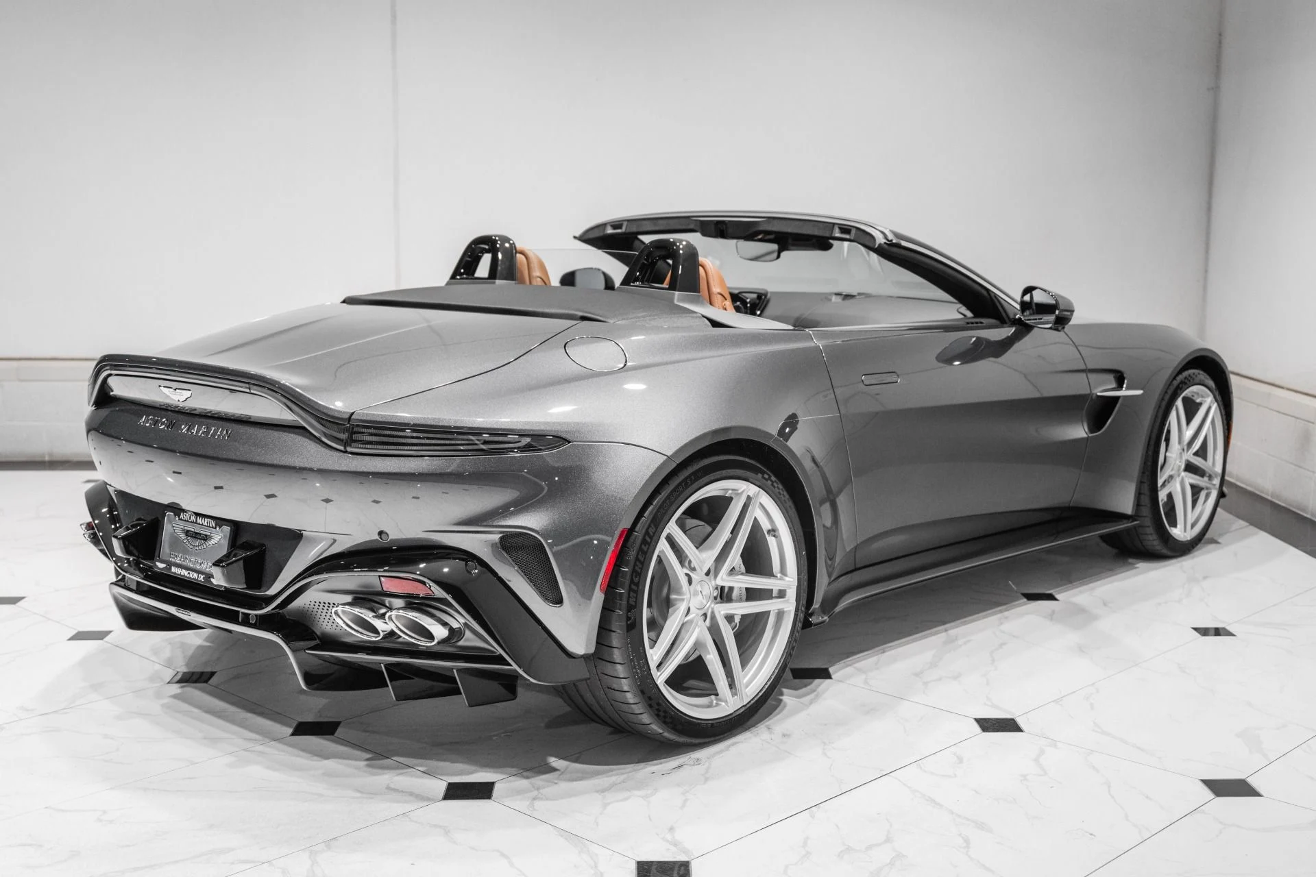 mph043_3458175397_New_2026_Aston_Martin_Vantage_Roadster_1785470617_94c5ea4dfd