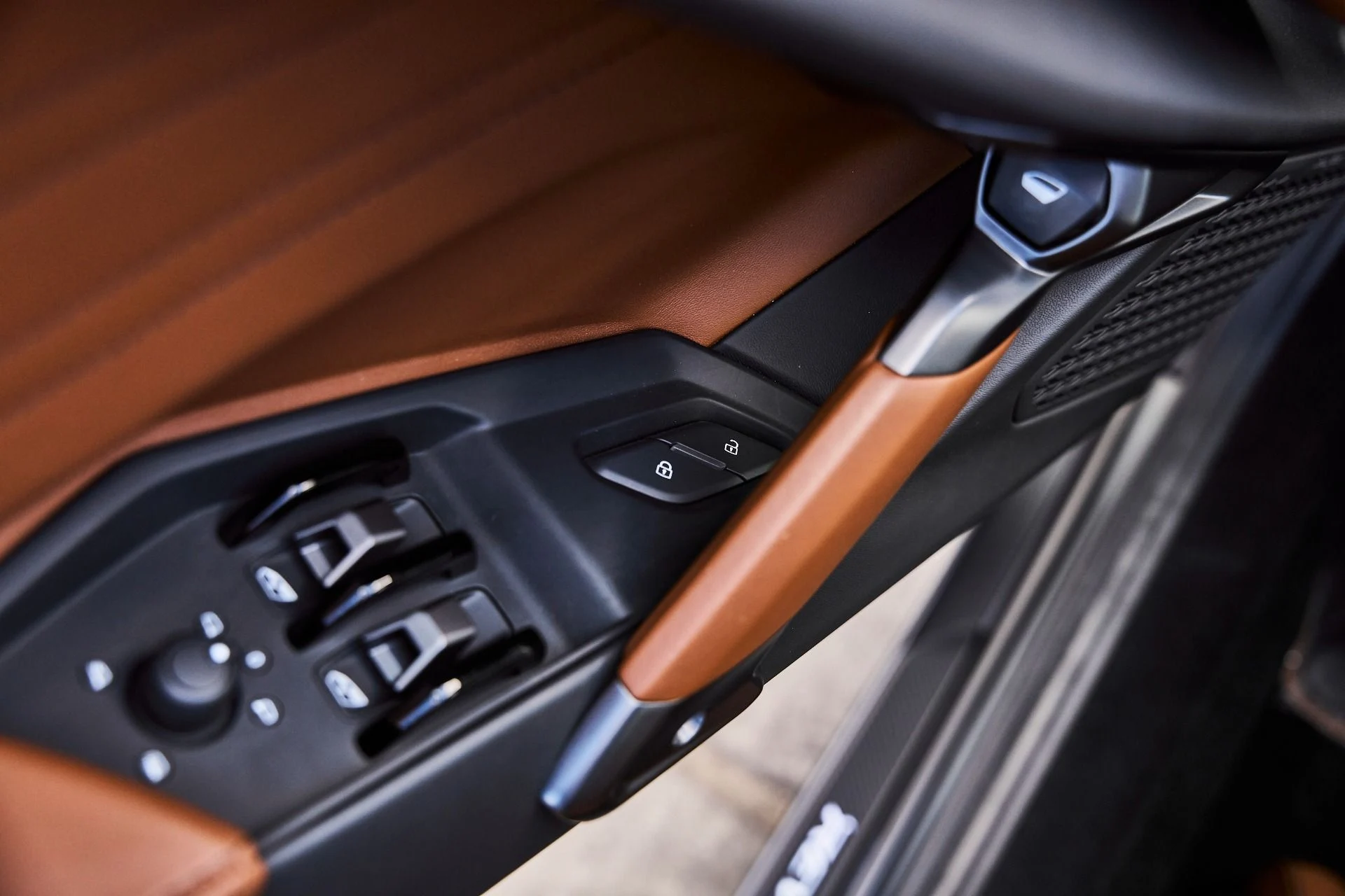 mph043_3461867159_Used_2025_Lamborghini_Revuelto_Base_1777078142_1d40dceb71