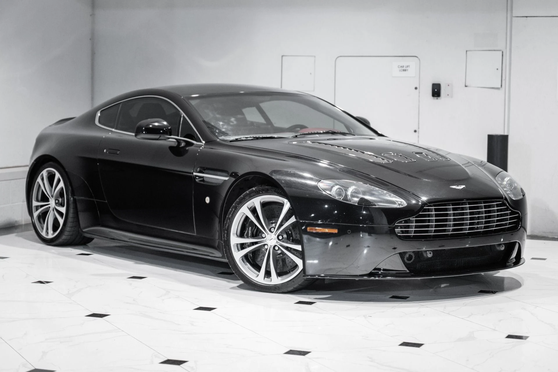 mph043_3475440284_Used_2011_Aston_Martin_V12_Vantage_1762183015_a626eb37f2