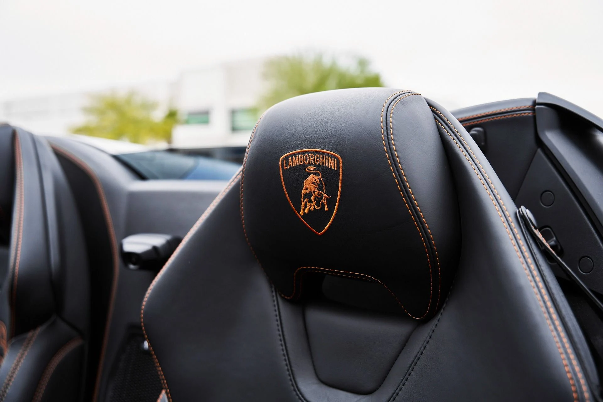 mph043_3477621616_Used_2023_Lamborghini_Huracan_EVO_Base_1775006692_4b90b64444