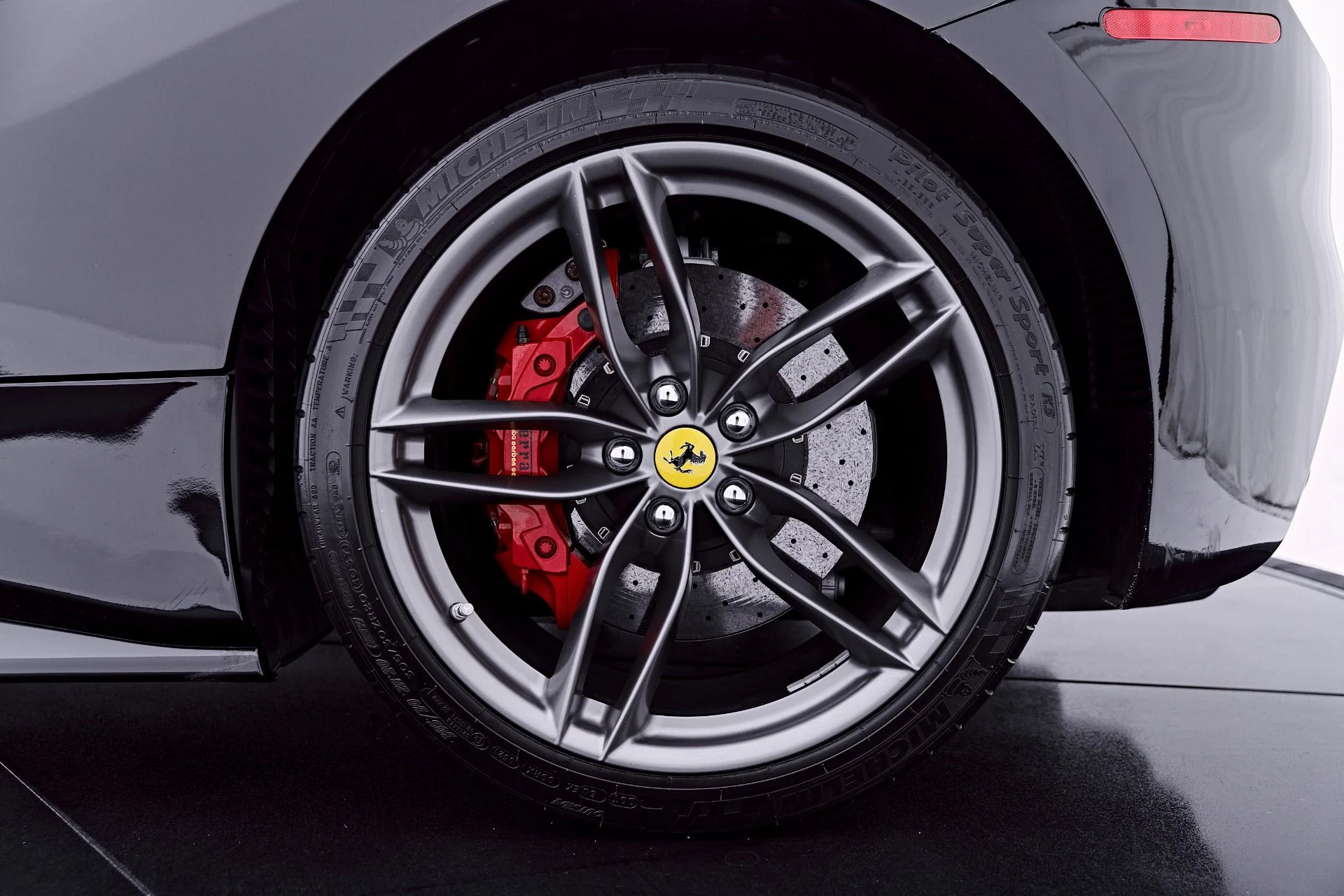 mph043_3500512569_Used_2018_Ferrari_488_Spider_Base_1782759868_615541c2ab