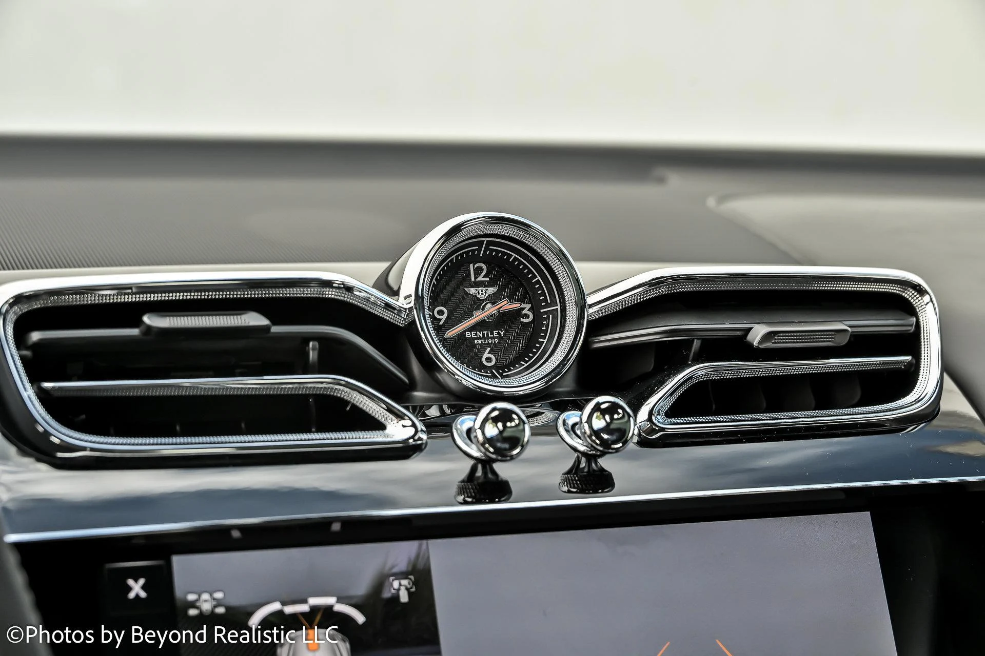 mph043_3504037142_Used_2024_Bentley_Bentayga_Hybrid_1759997587_0b83e1ce8d