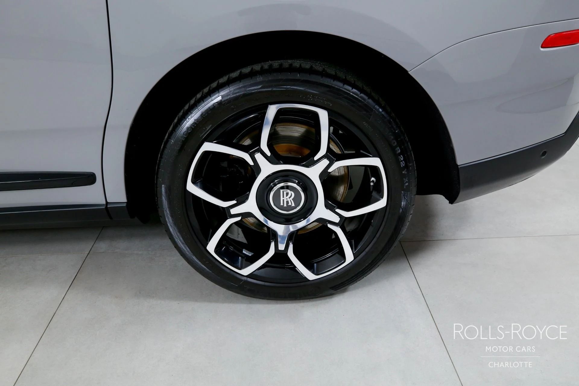 mph043_3508367244_Used_2024_Rolls_Royce_Black_Badge_Cullinan_1765396280_d7e377bc18