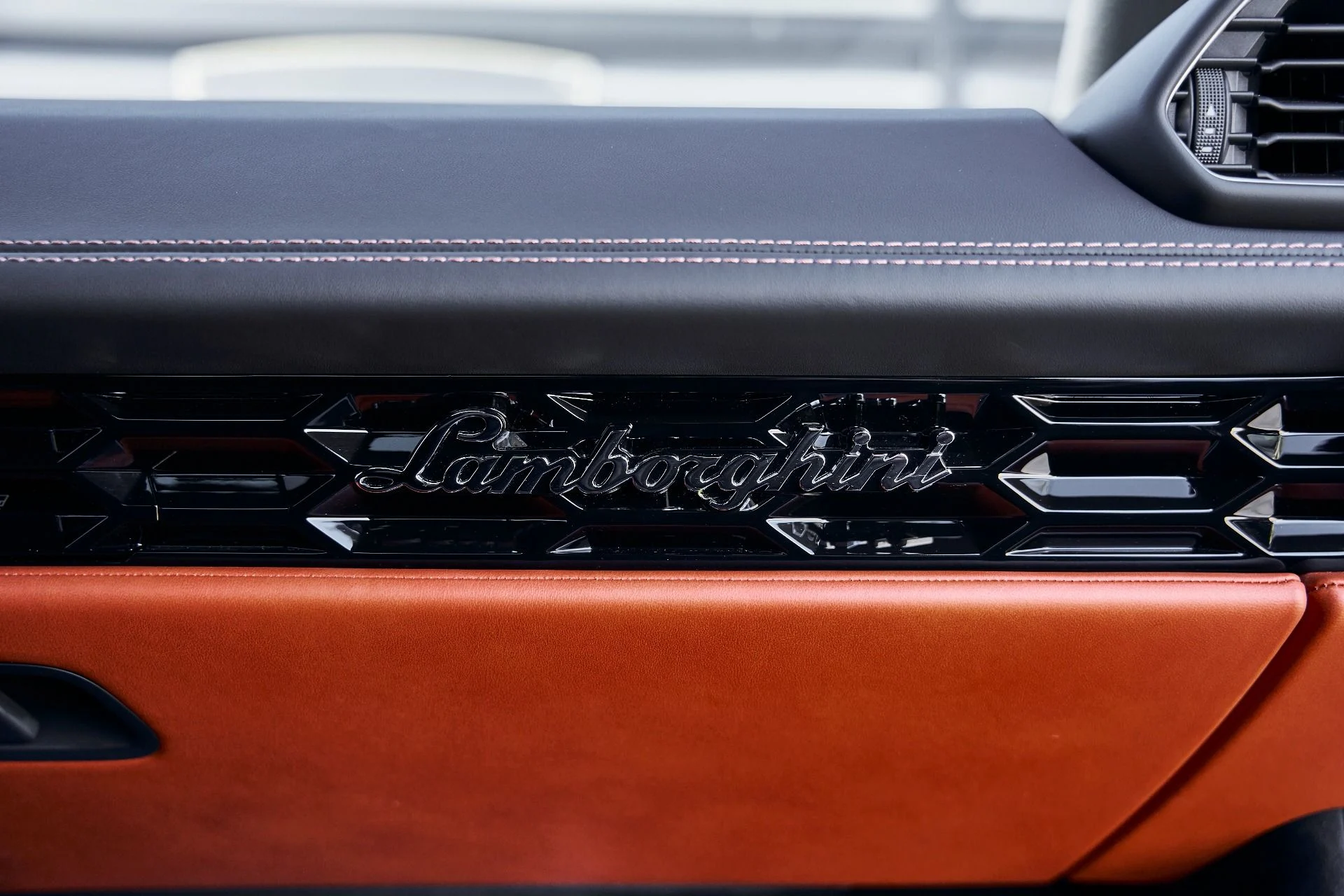 mph043_3509433994_Used_2024_Lamborghini_Huracan_Tecnica_Base_1773278462_7a3035750a