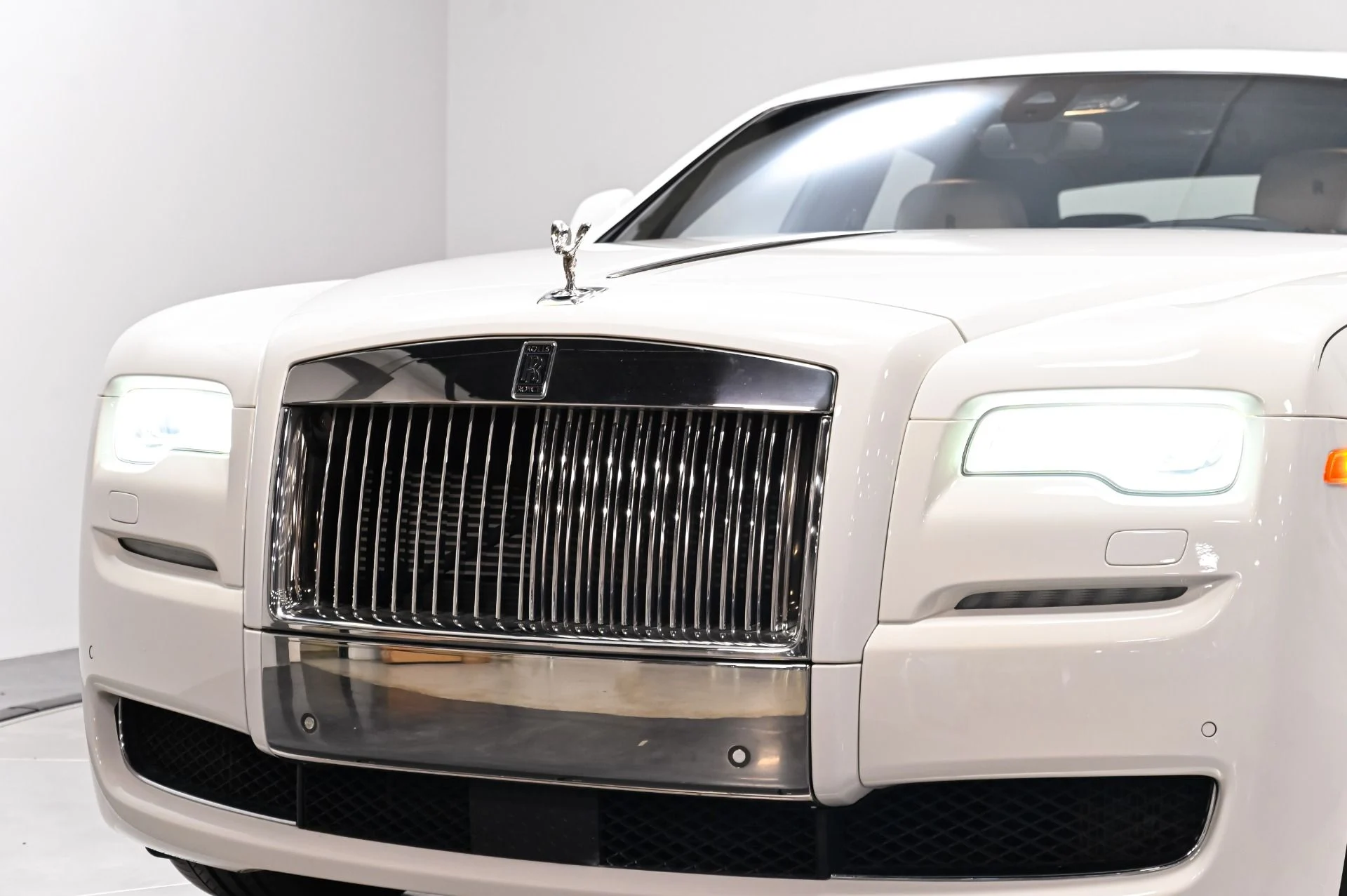 mph043_3512591481_Used_2017_Rolls_Royce_Ghost_Base_1793114215_58e20494ba