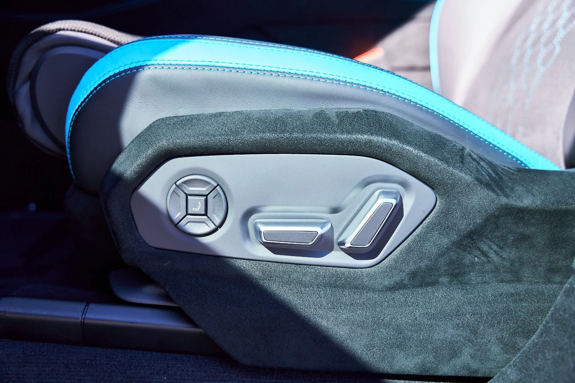 mph043_3513314959_Used_2024_Lamborghini_Urus_Performante_1773367141_f538f98092