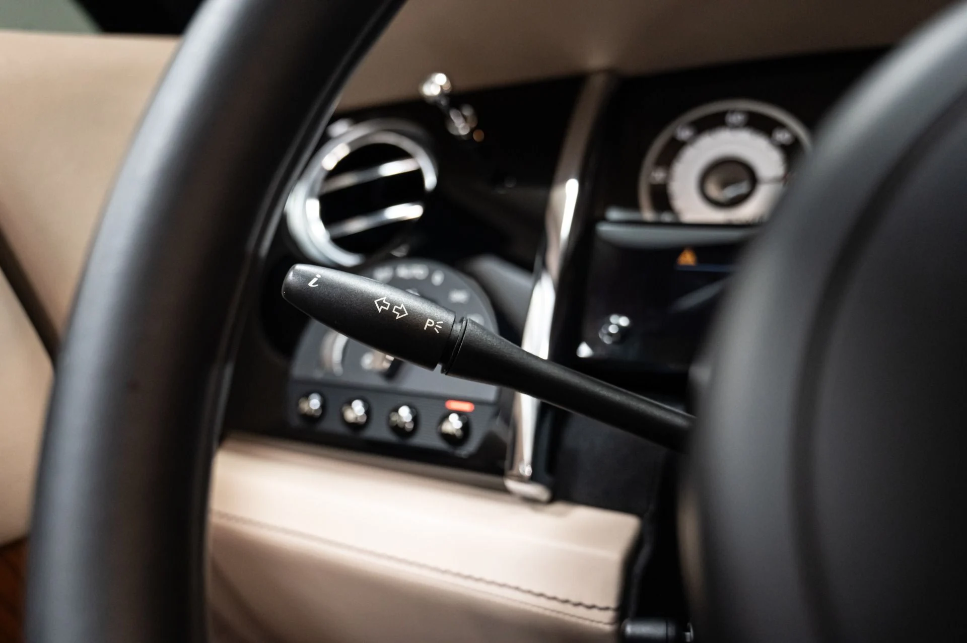 mph043_3524122114_Used_2014_Rolls_Royce_Wraith_1741130908_f44f2b9e2a