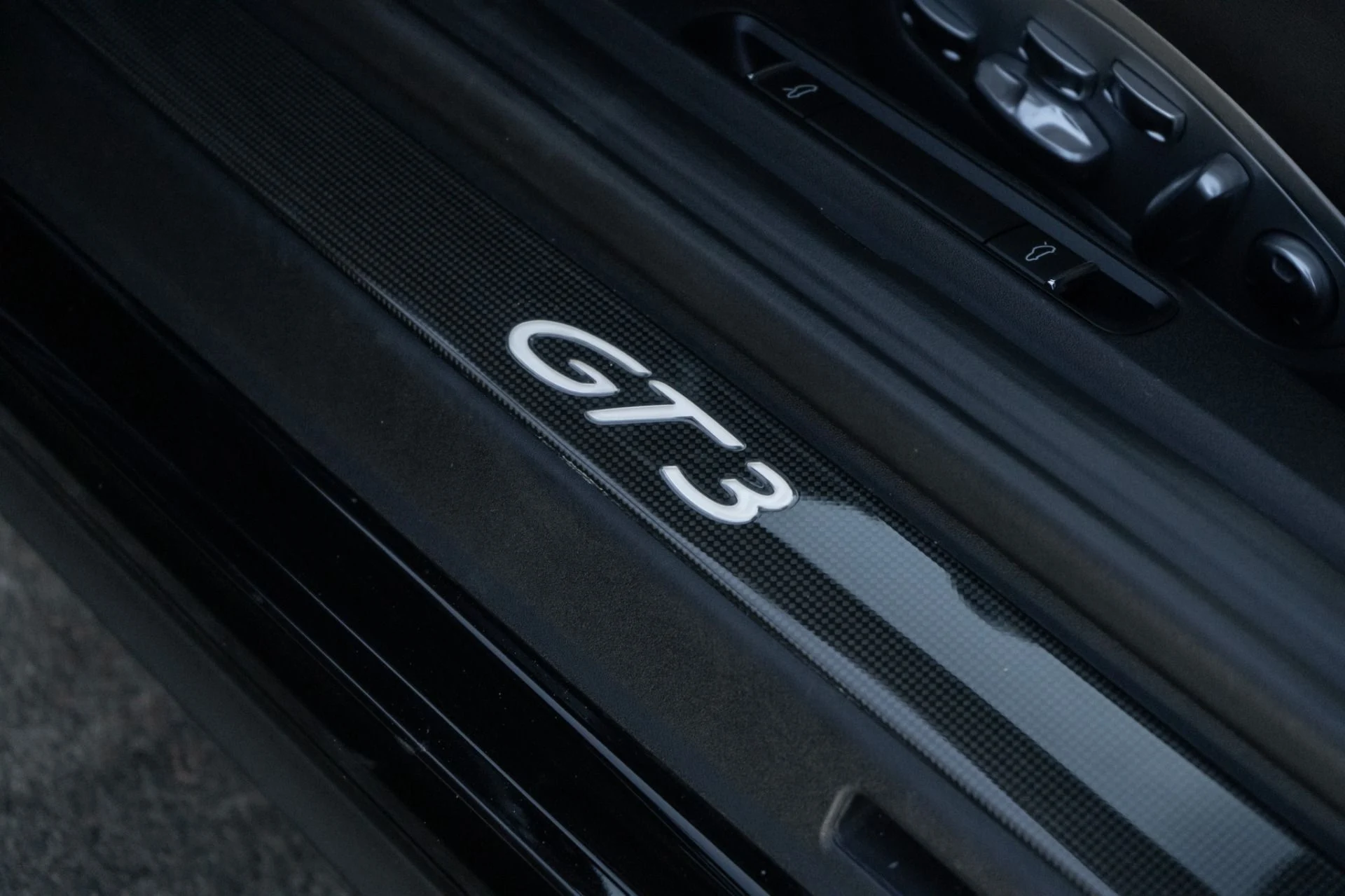 mph043_3527596393_Used_2018_Porsche_911_GT_3_Touring_1787008585_250156209a