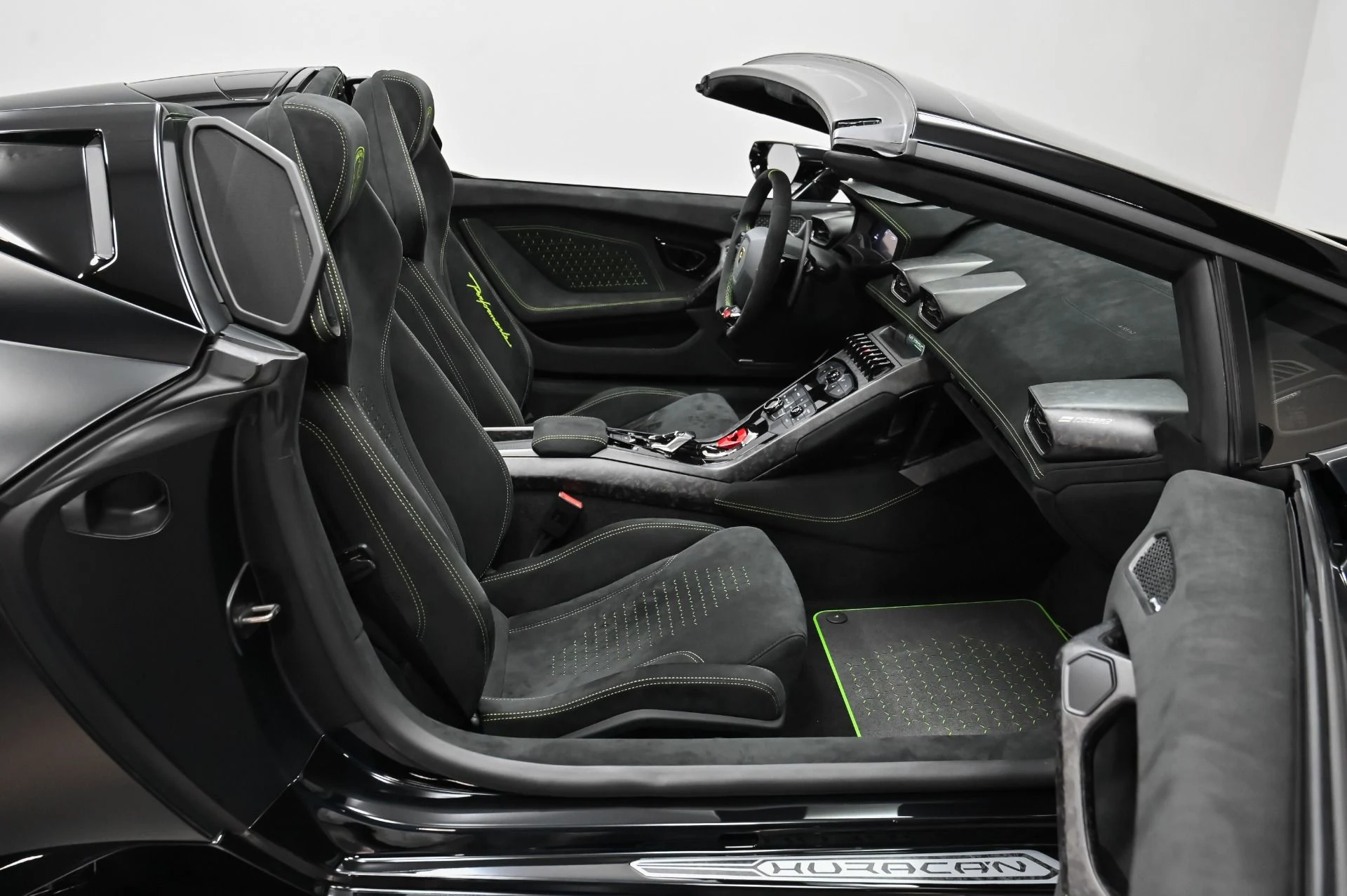 mph043_3535148293_Used_2019_Lamborghini_Huracan_Performante_1756916743_5b985f2647