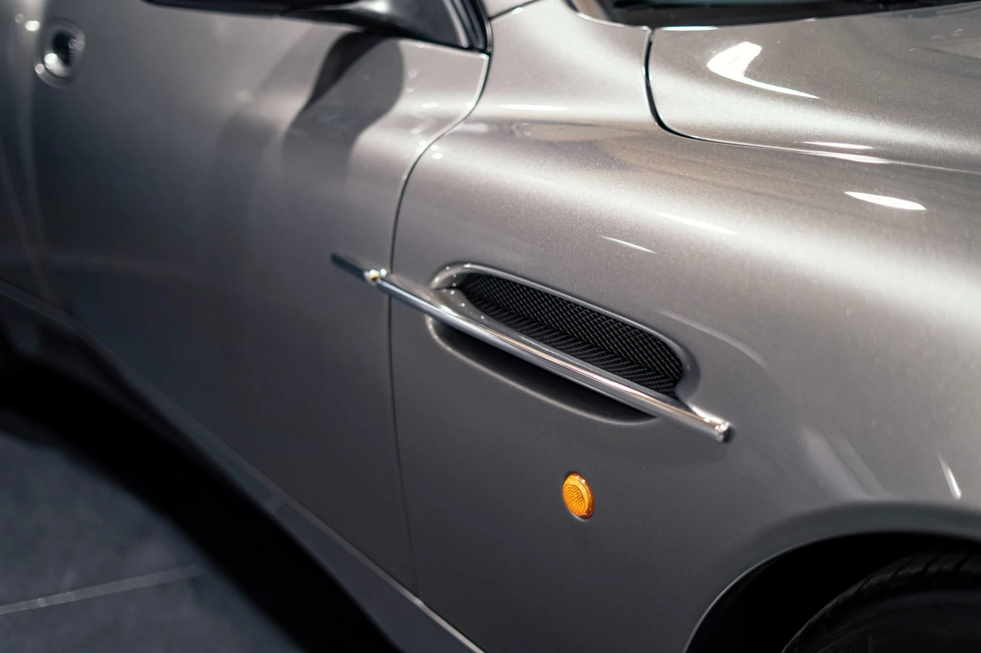 mph043_3578277269_Used_2003_Aston_Martin_V12_Vanquish_1778694278_3905c1aa7f