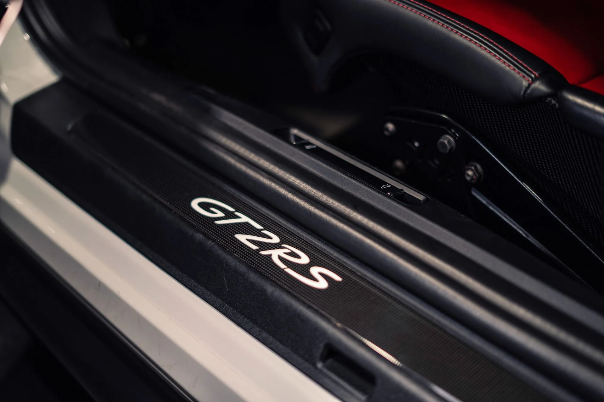 mph043_3579072154_Used_2018_Porsche_911_GT_2_RS_1777474085_f05160ad6b